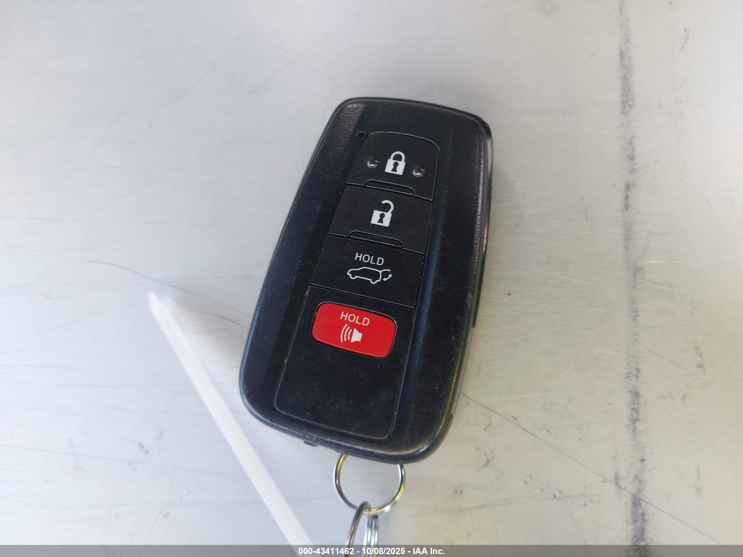 TOYOTA RAV4 image 11