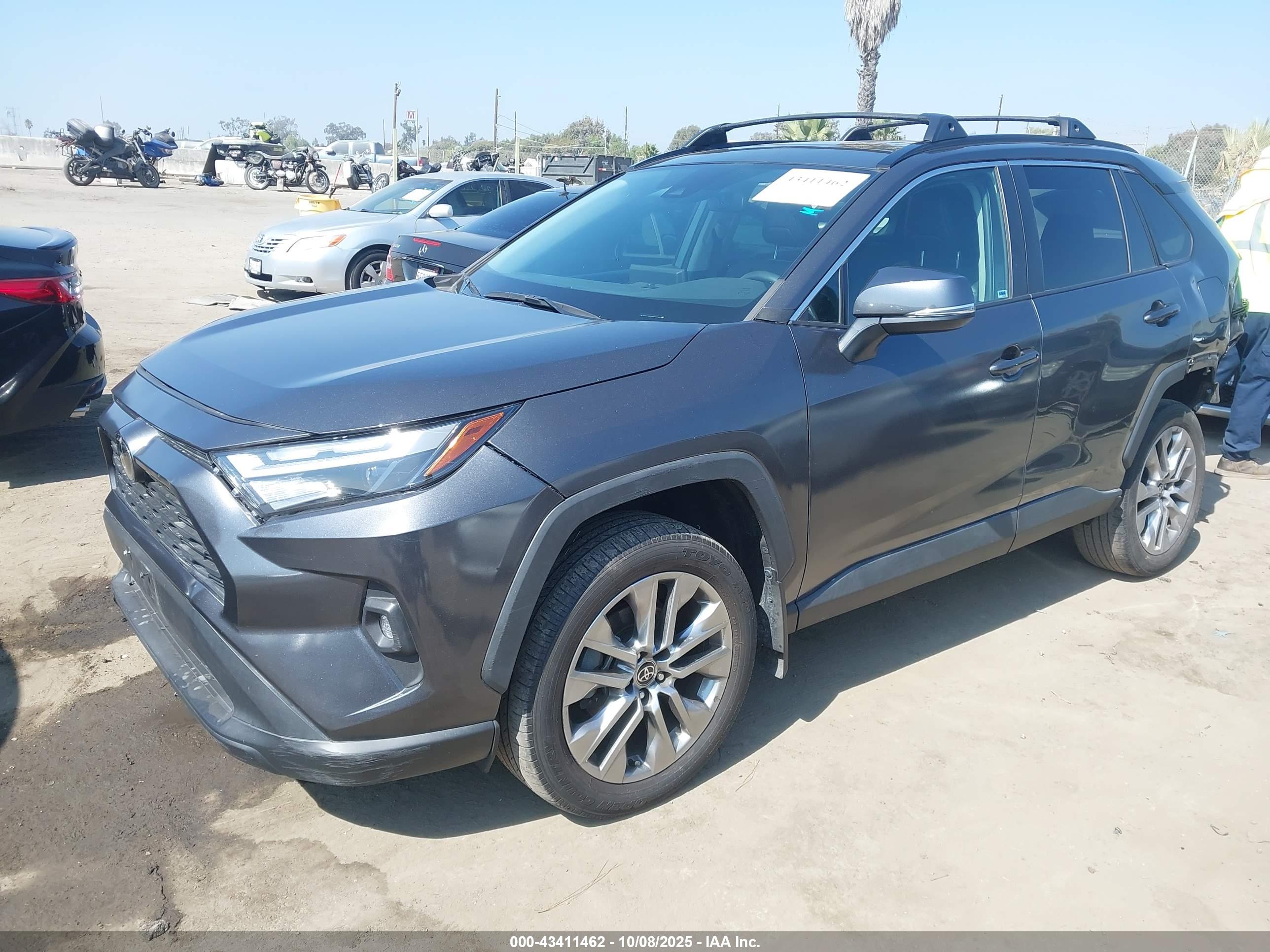 TOYOTA RAV4 image 2