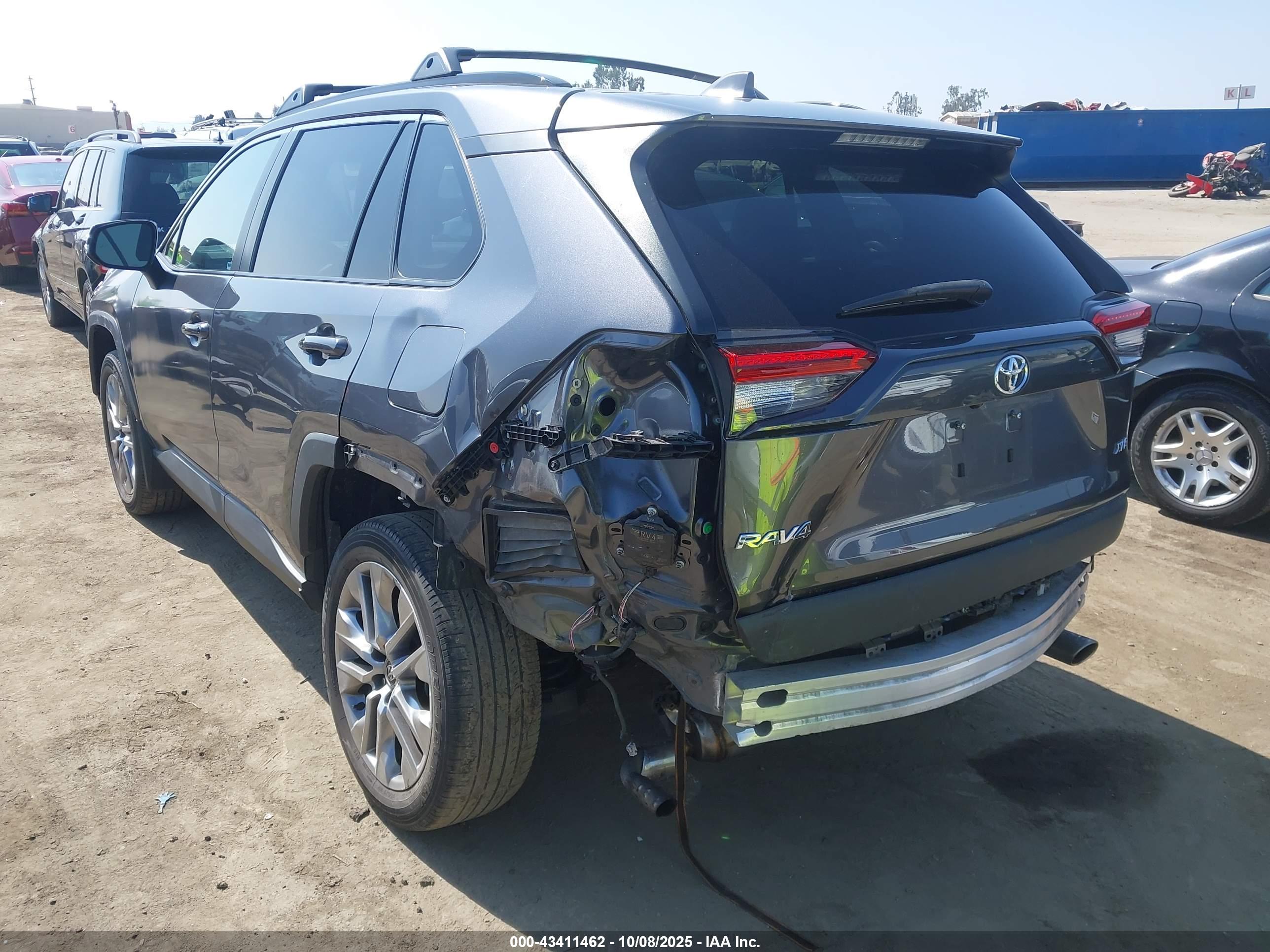 TOYOTA RAV4 image 3