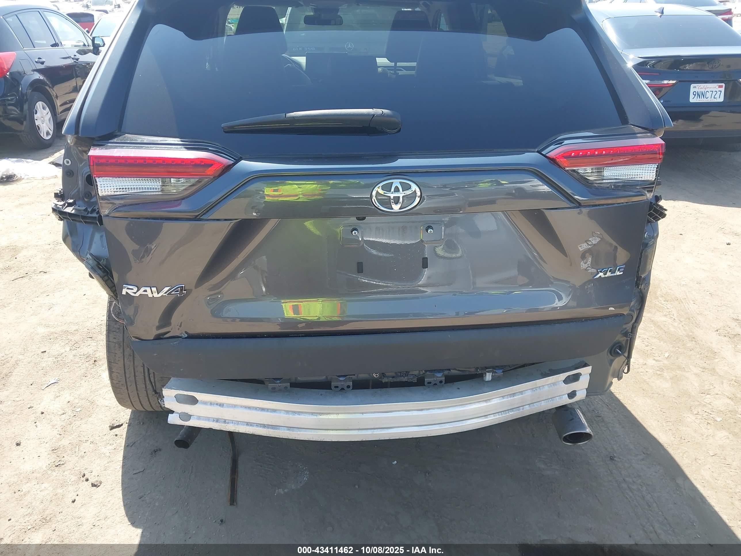 TOYOTA RAV4 image 6