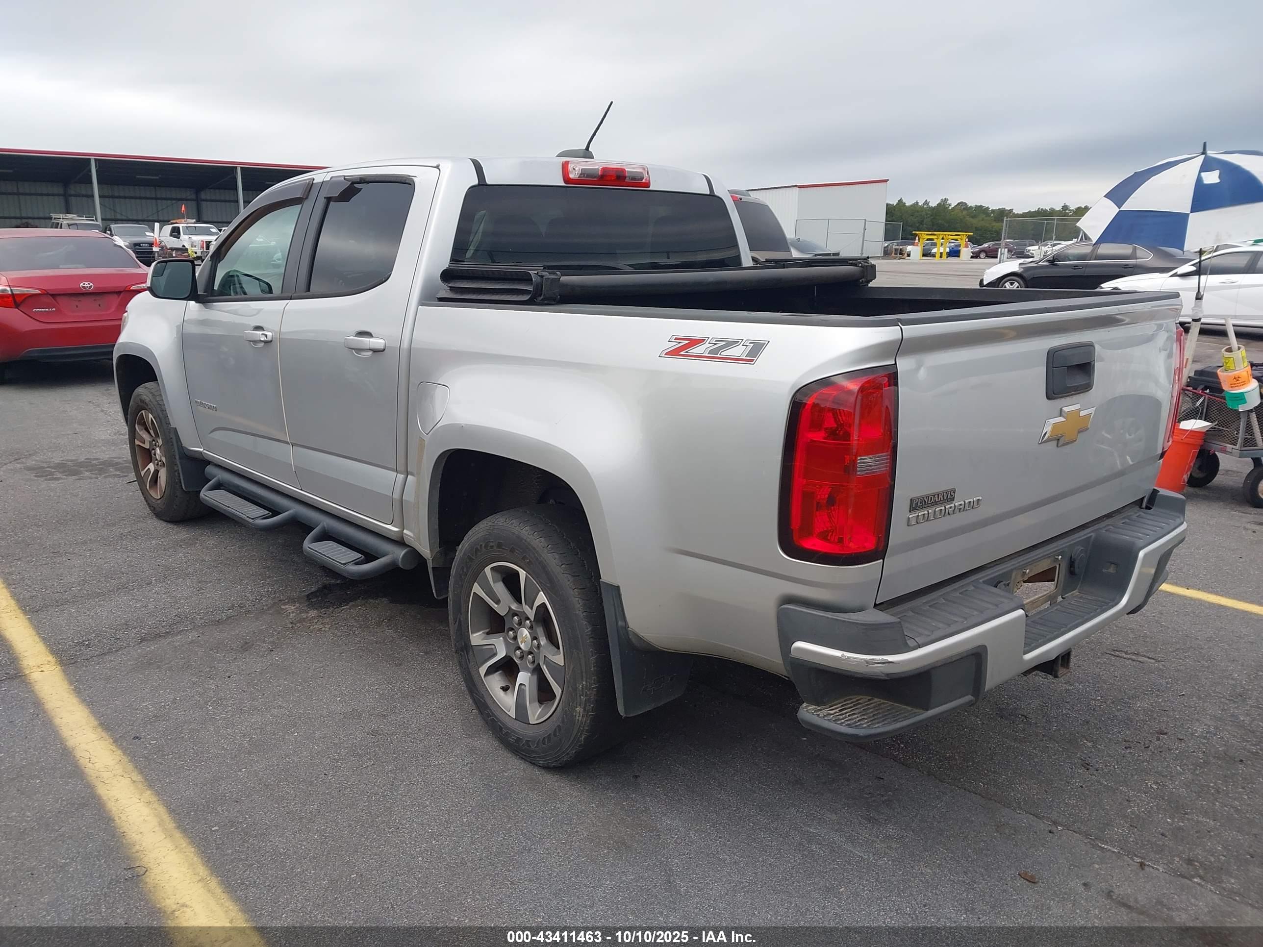 CHEVROLET COLORADO image 3