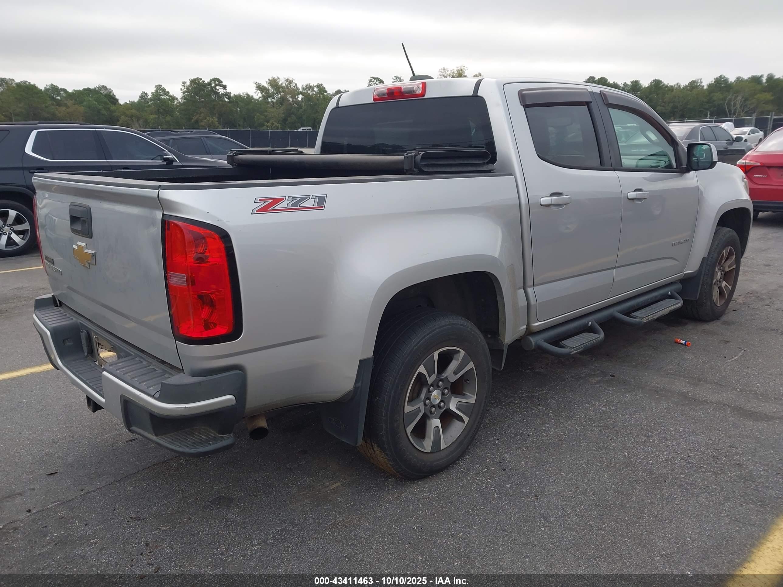 CHEVROLET COLORADO image 4