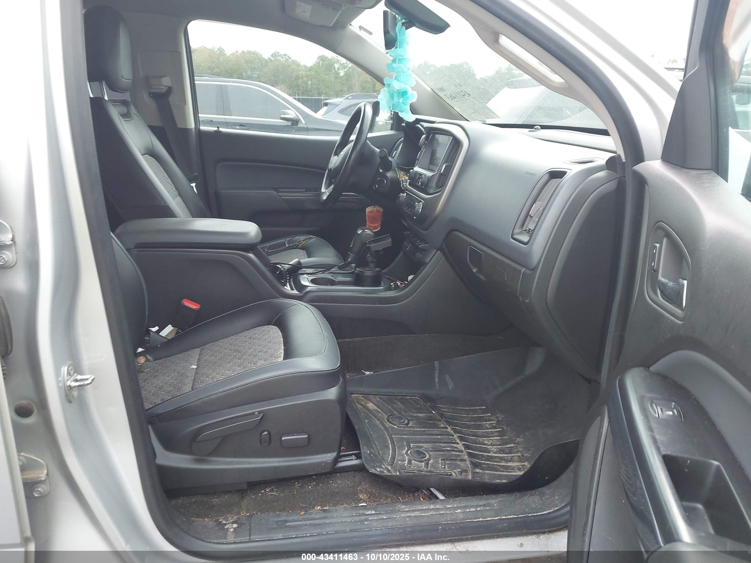 CHEVROLET COLORADO image 5