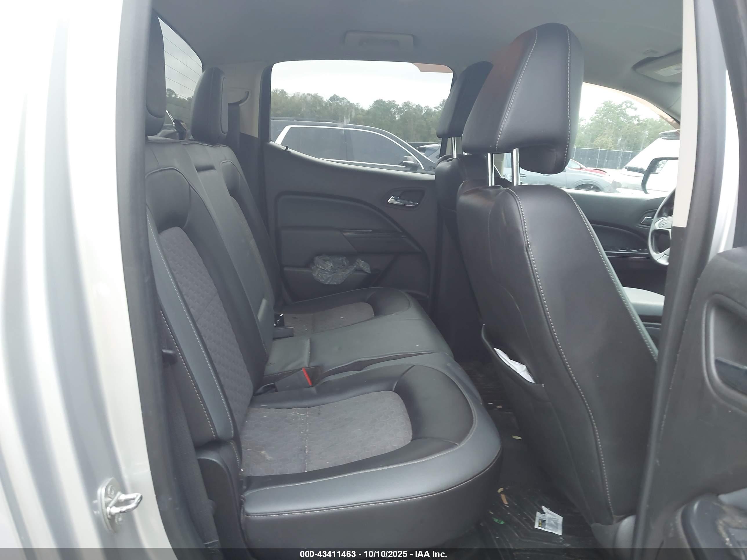 CHEVROLET COLORADO image 8