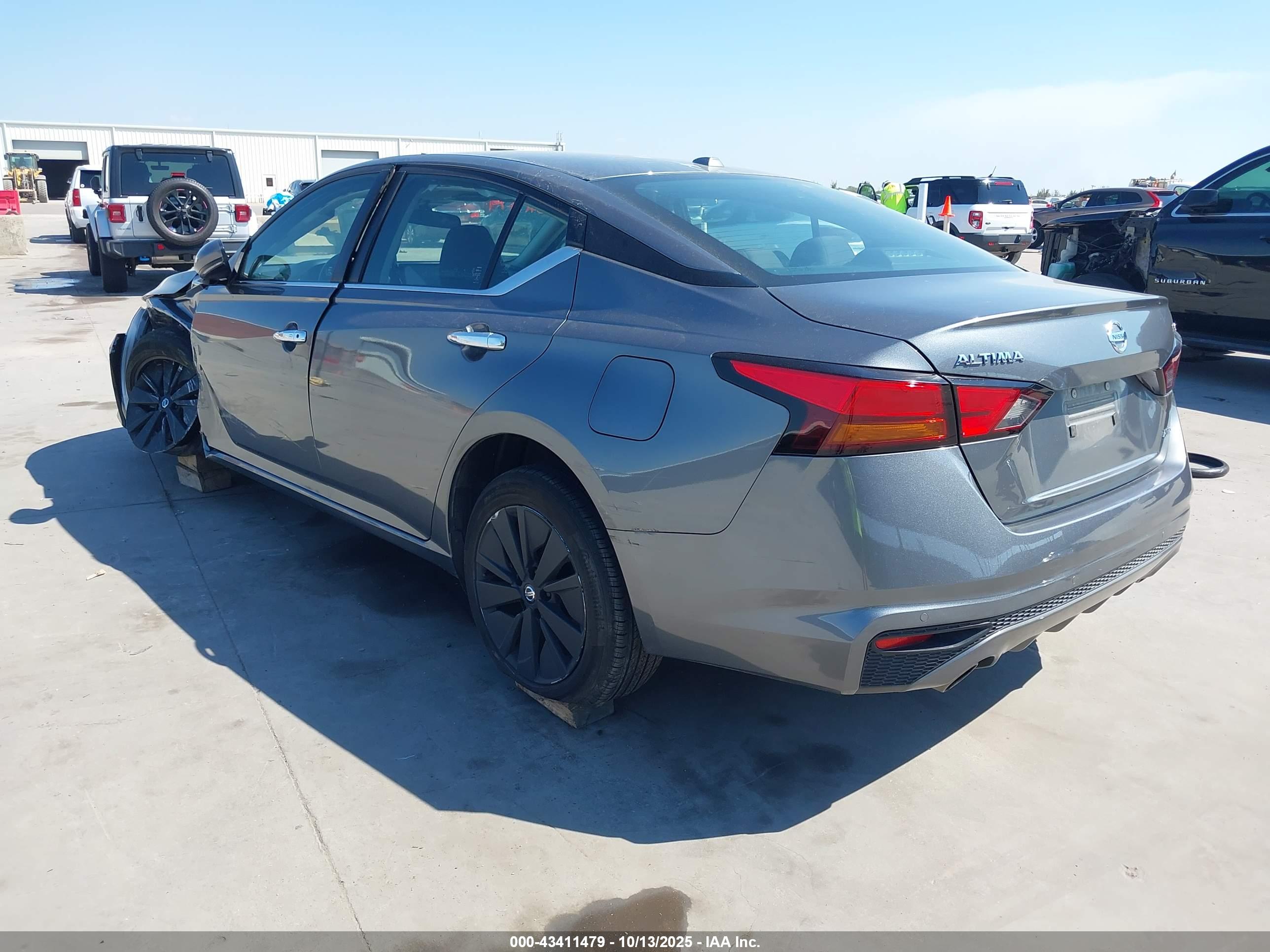 NISSAN ALTIMA image 3