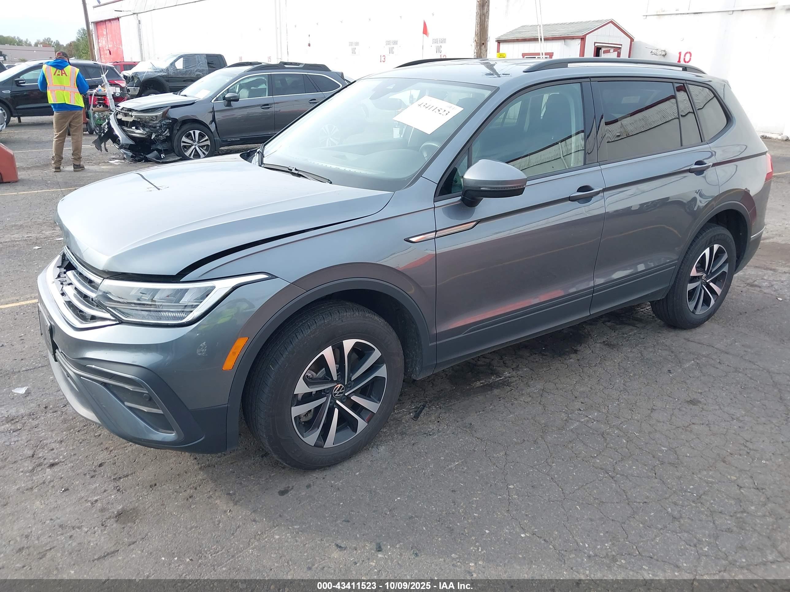 VOLKSWAGEN TIGUAN image 2