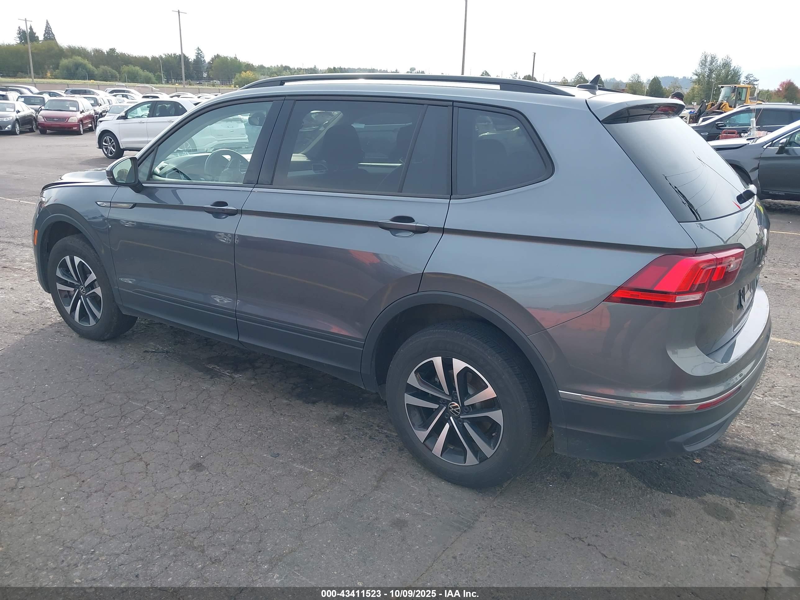 VOLKSWAGEN TIGUAN image 3