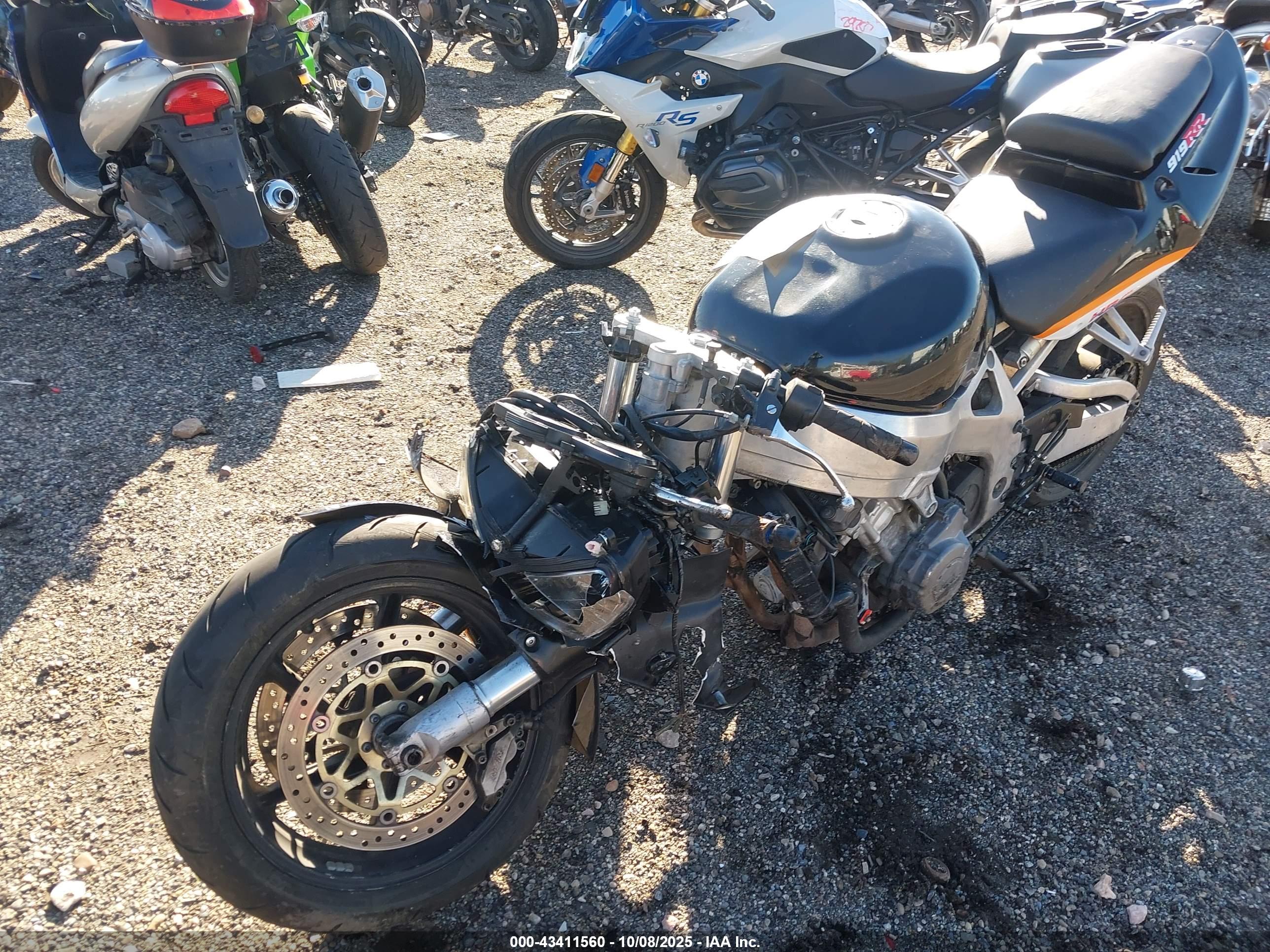 HONDA CBR900 image 2