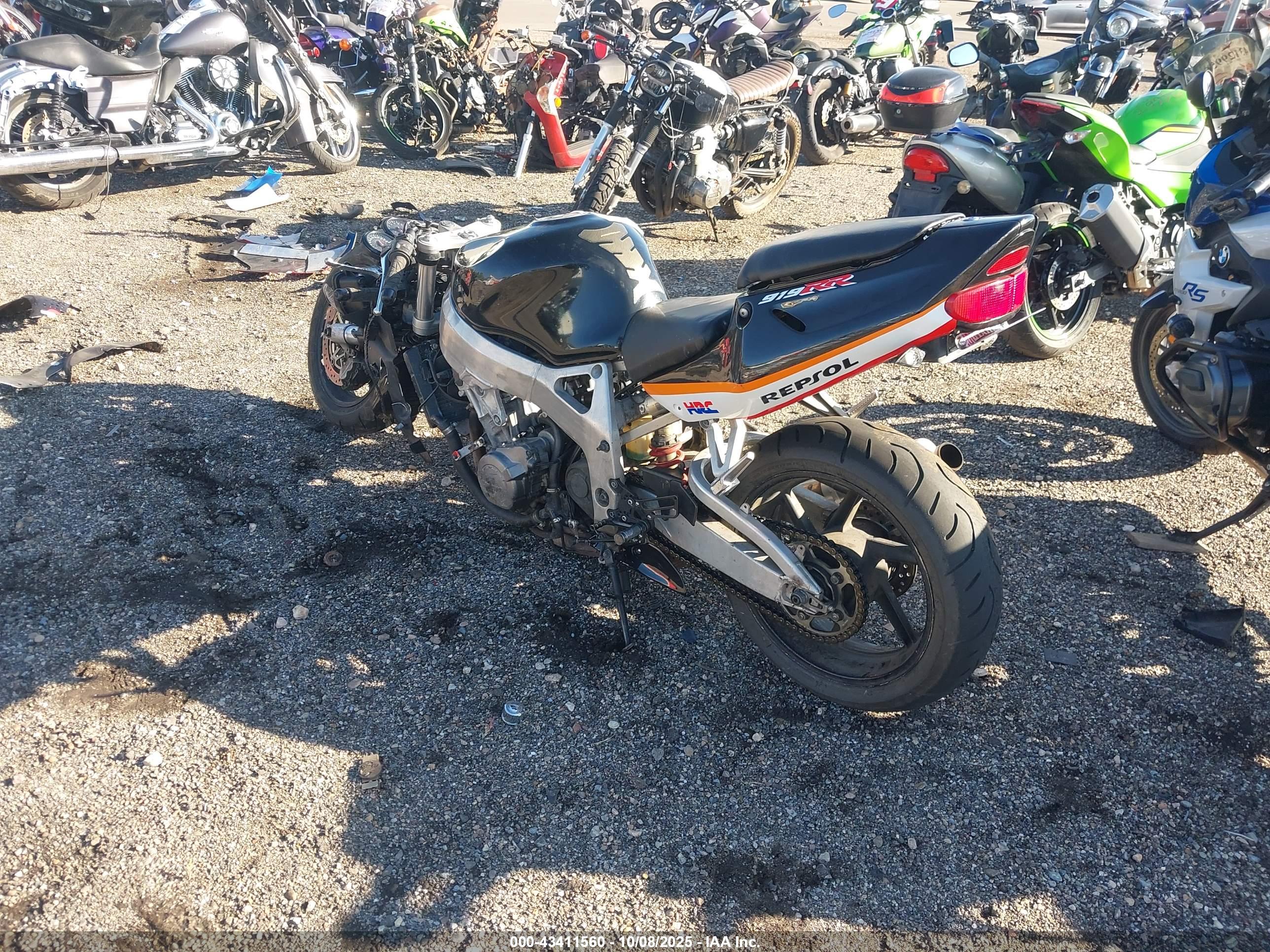 HONDA CBR900 image 3