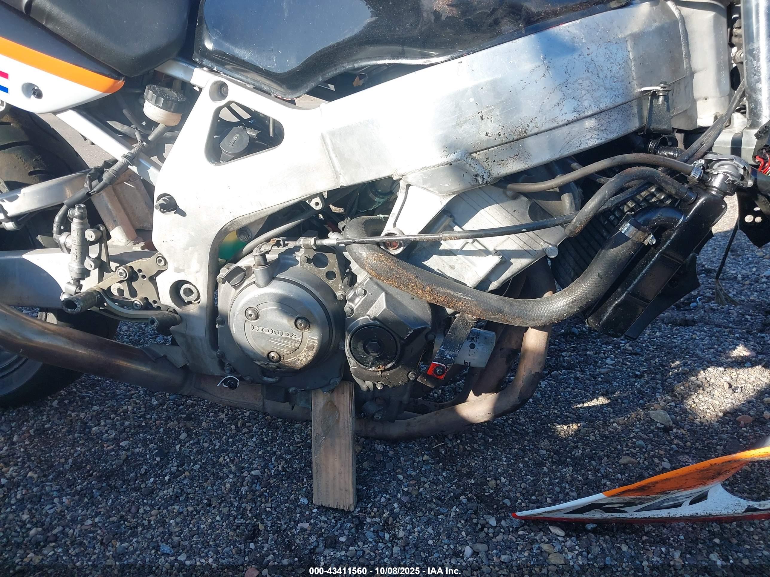 HONDA CBR900 image 8