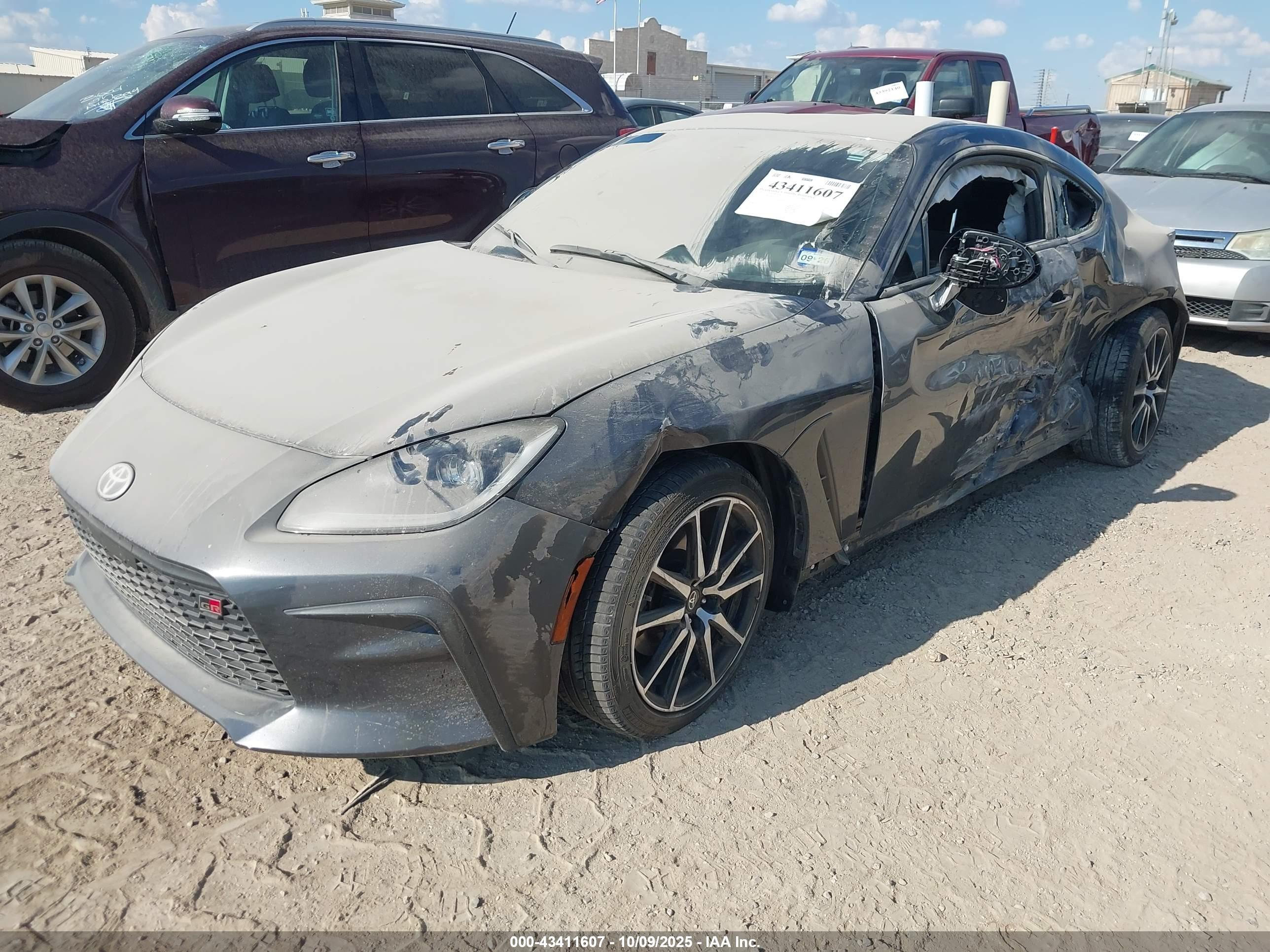TOYOTA GR86 image 2