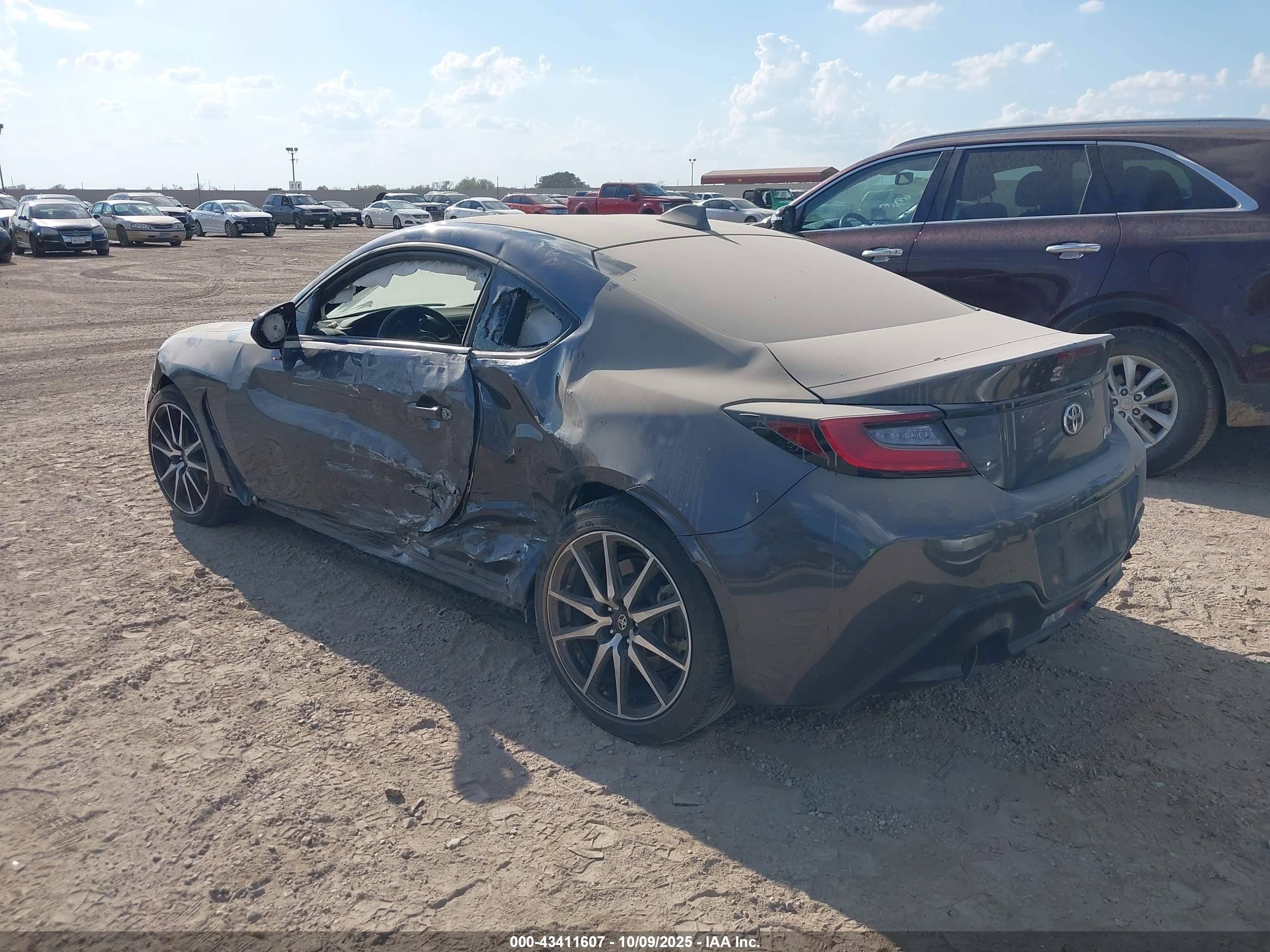 TOYOTA GR86 image 3