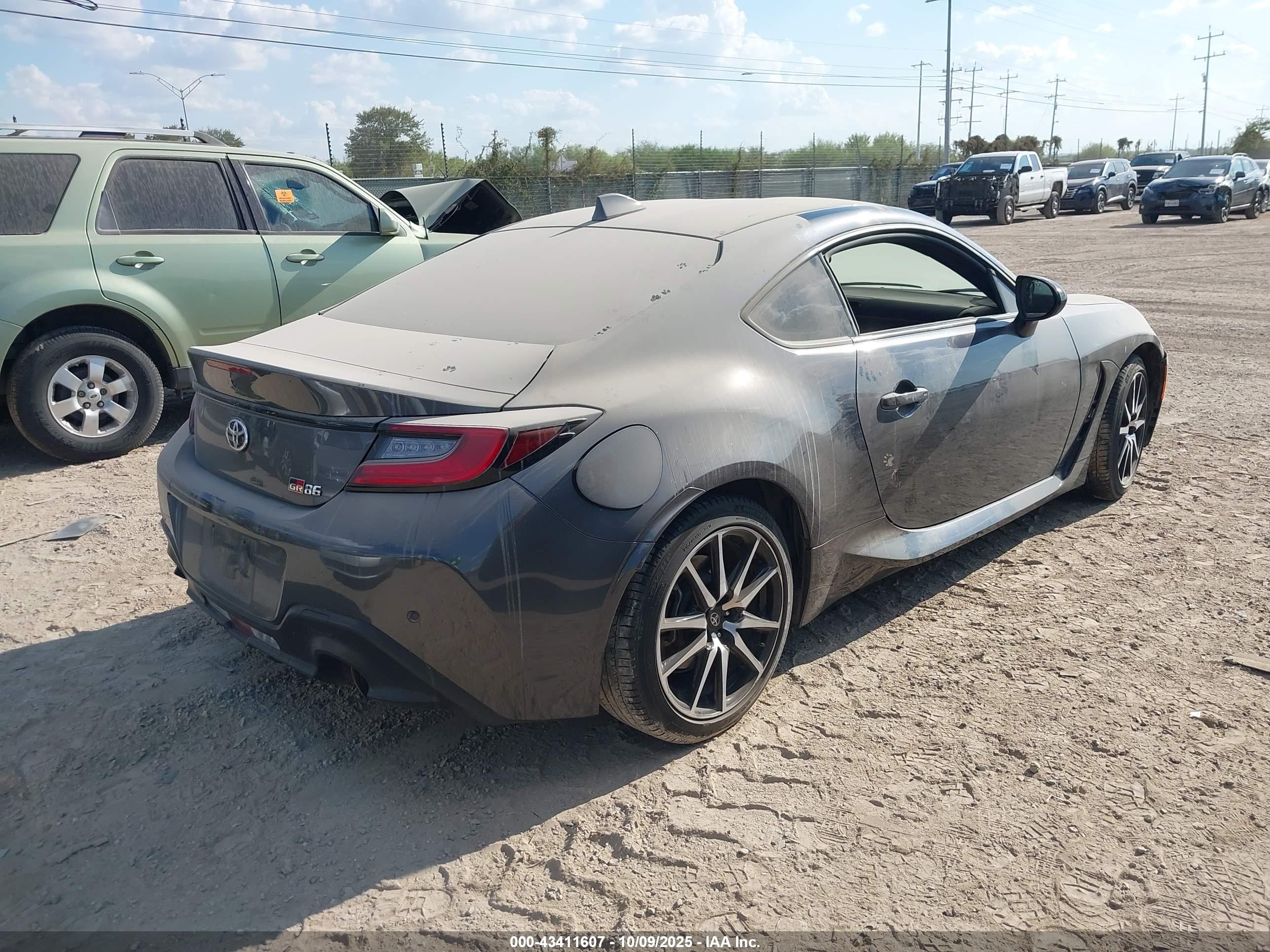 TOYOTA GR86 image 4