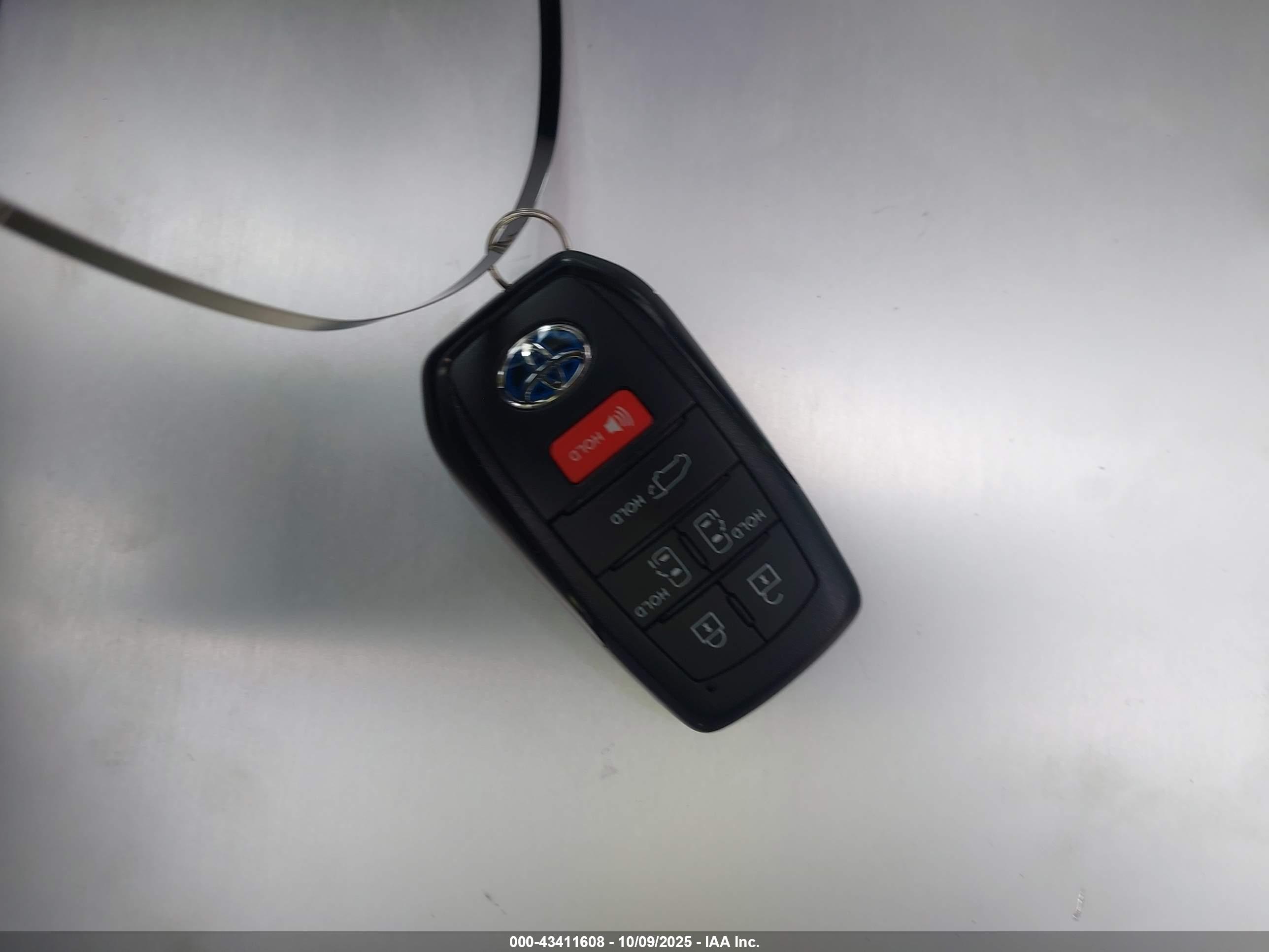 TOYOTA SIENNA image 11