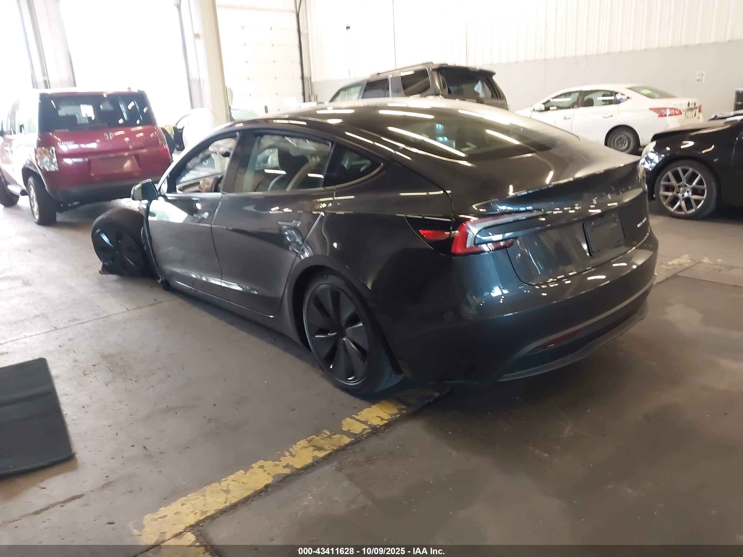 TESLA MODEL image 3