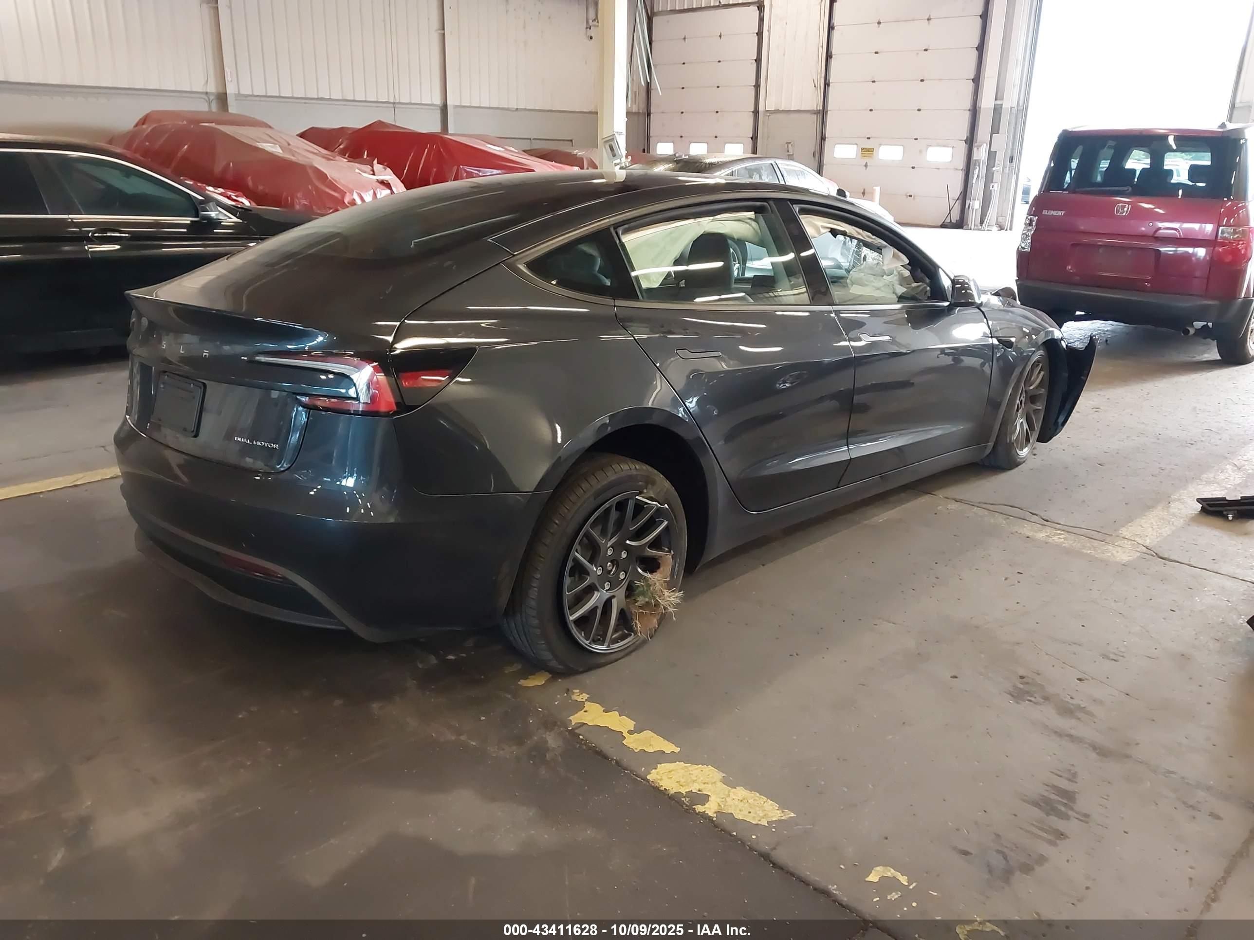TESLA MODEL image 4