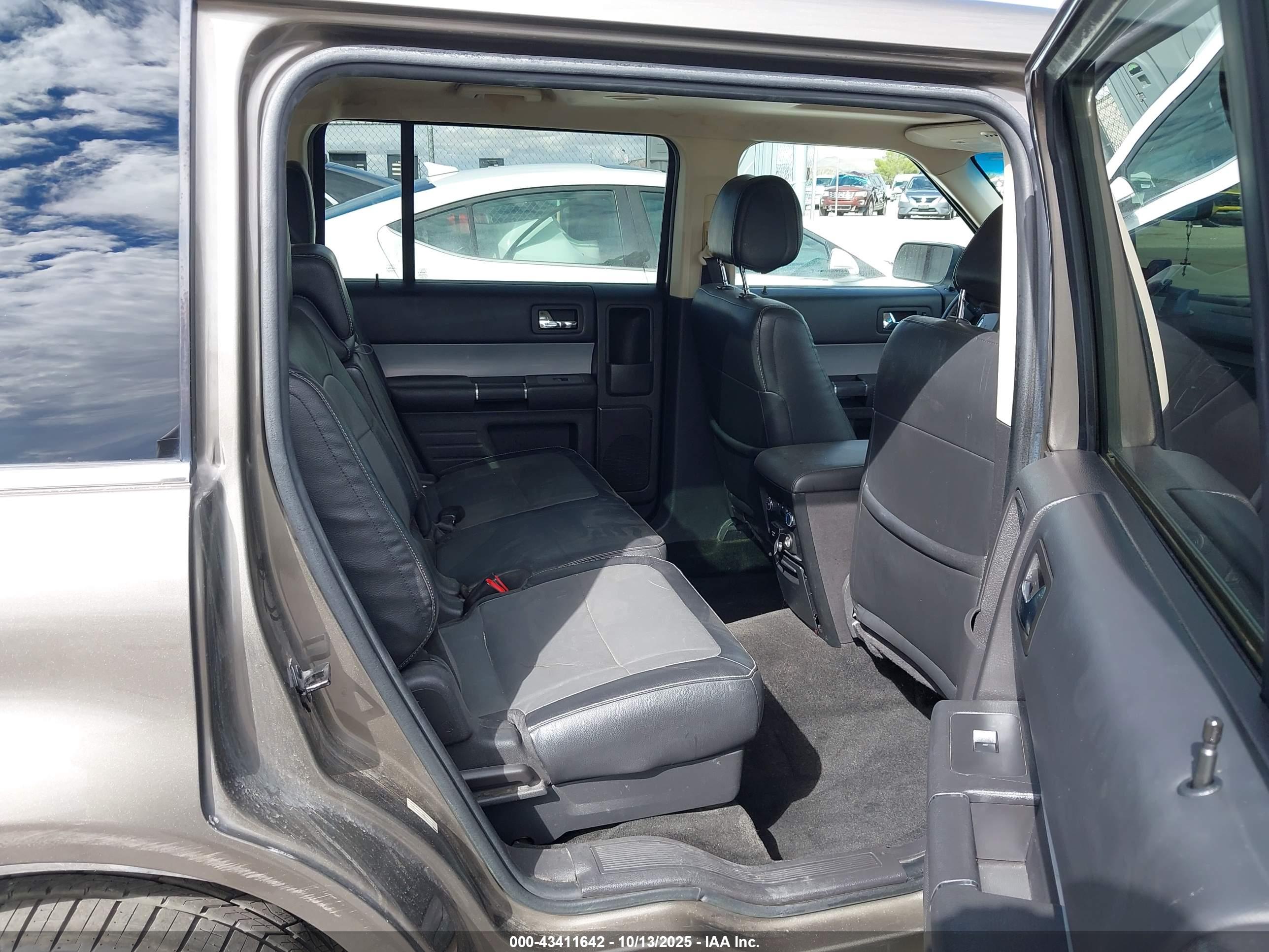 FORD FLEX image 8