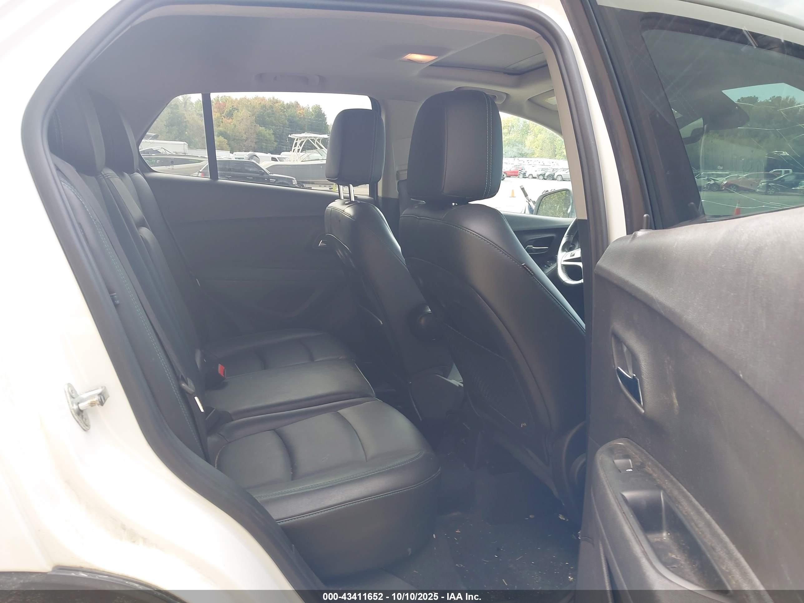 CHEVROLET TRAX image 8