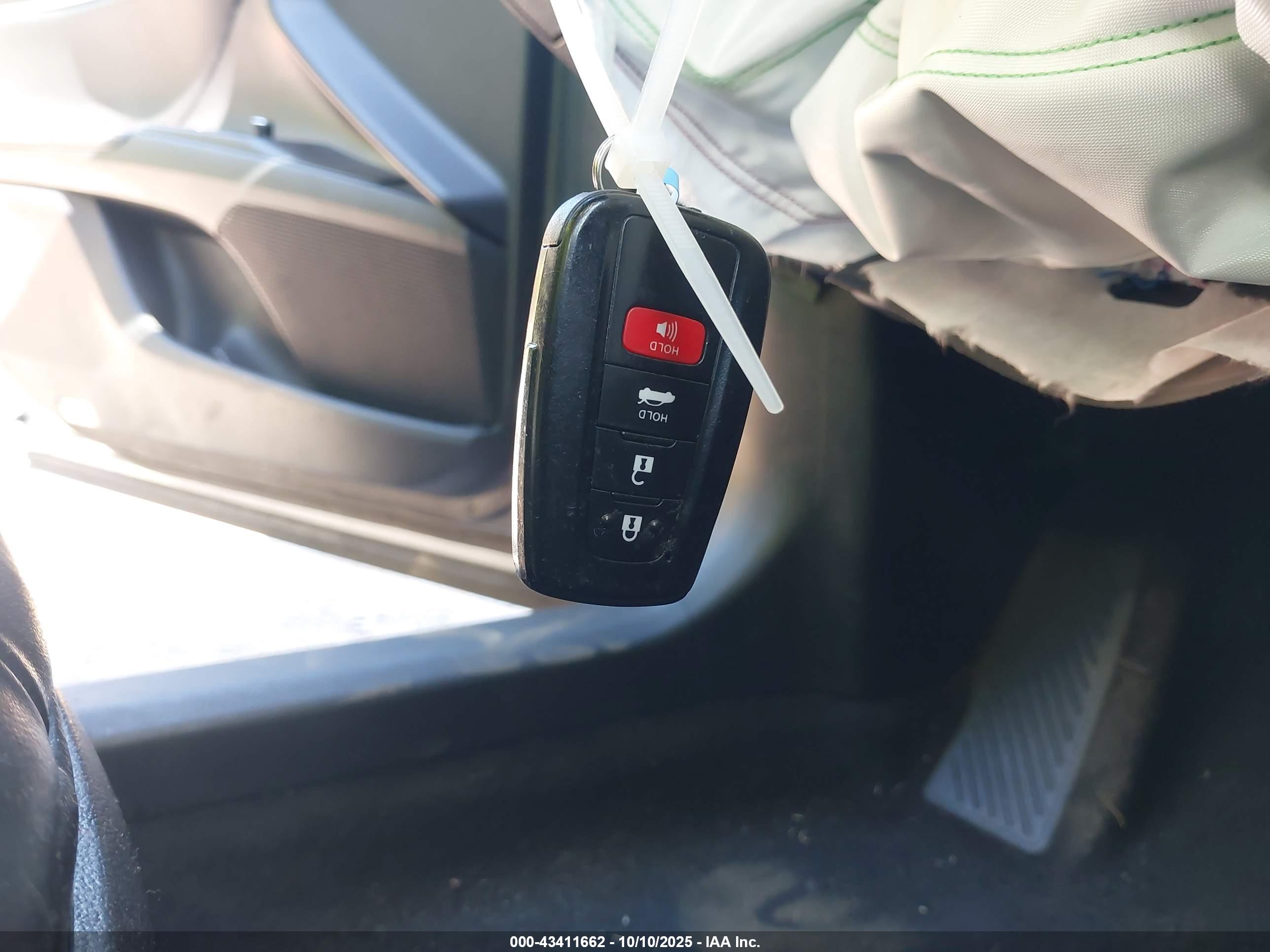 TOYOTA CAMRY image 11