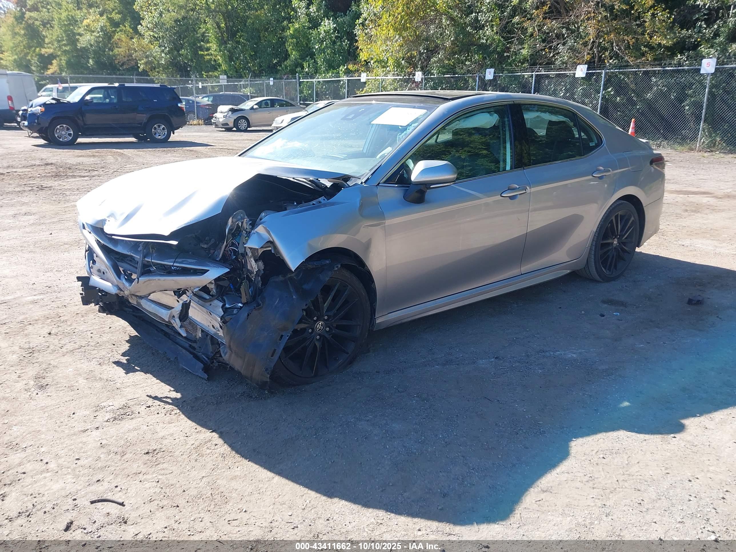 TOYOTA CAMRY image 2