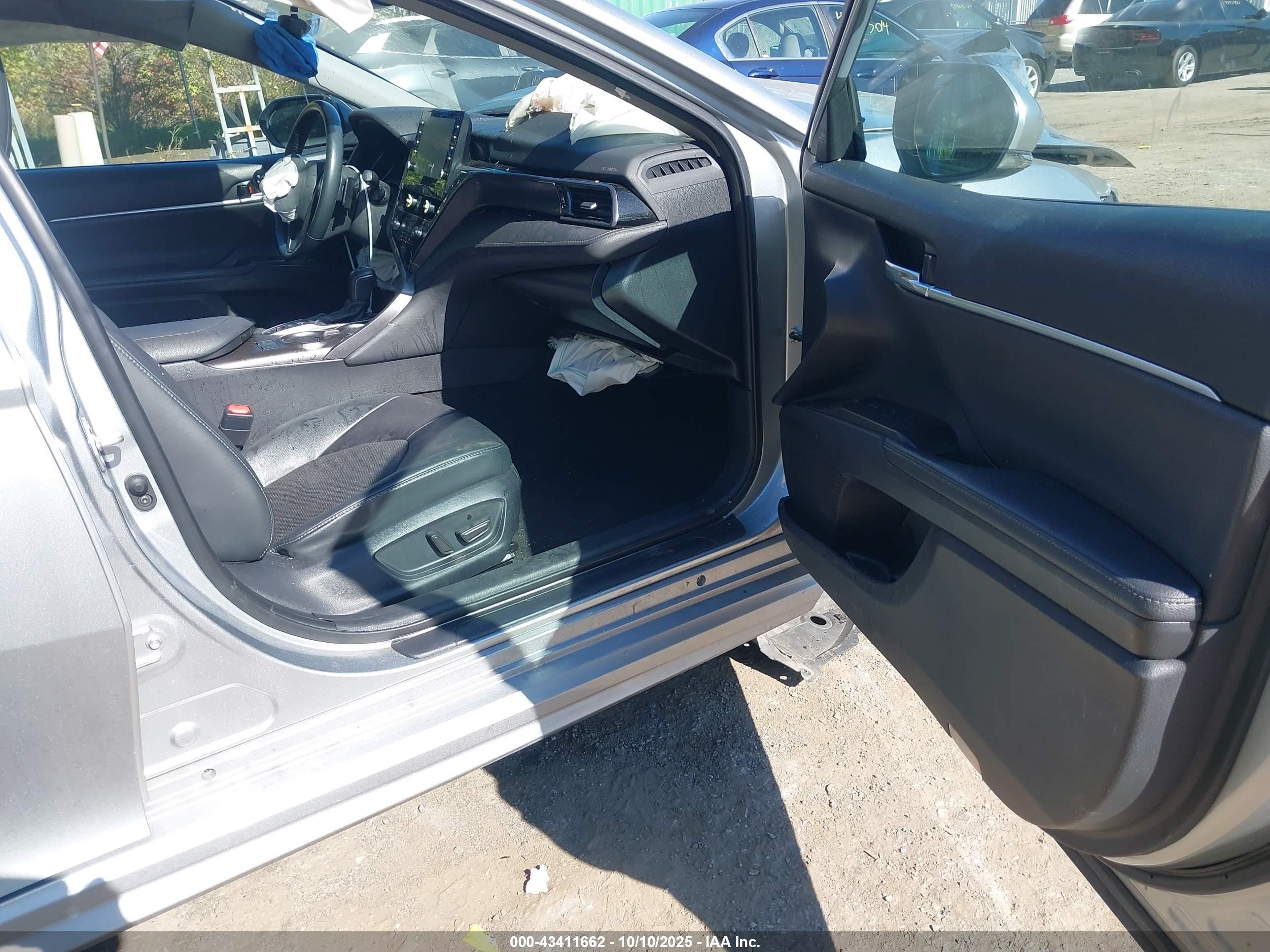 TOYOTA CAMRY image 5