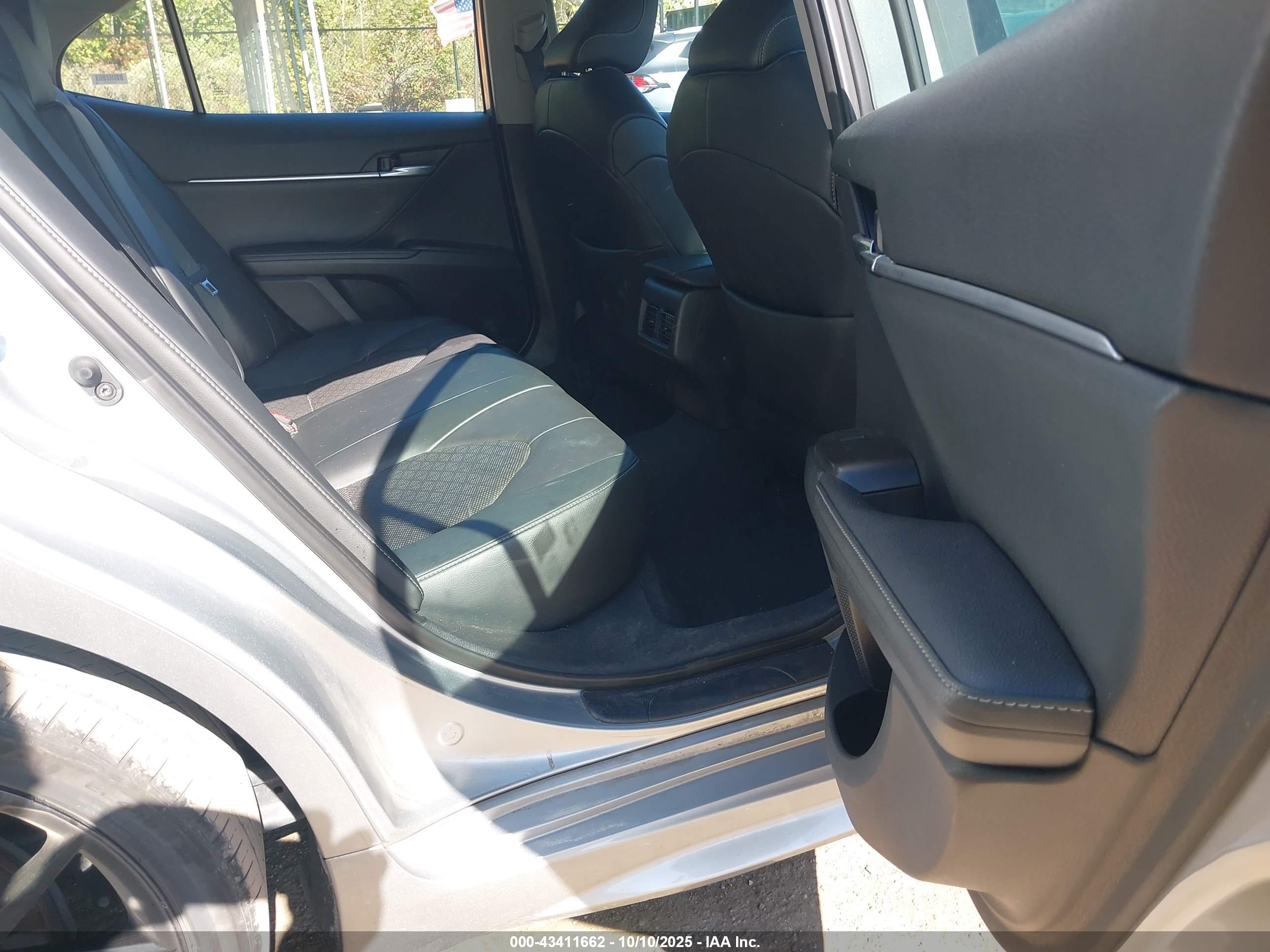 TOYOTA CAMRY image 8