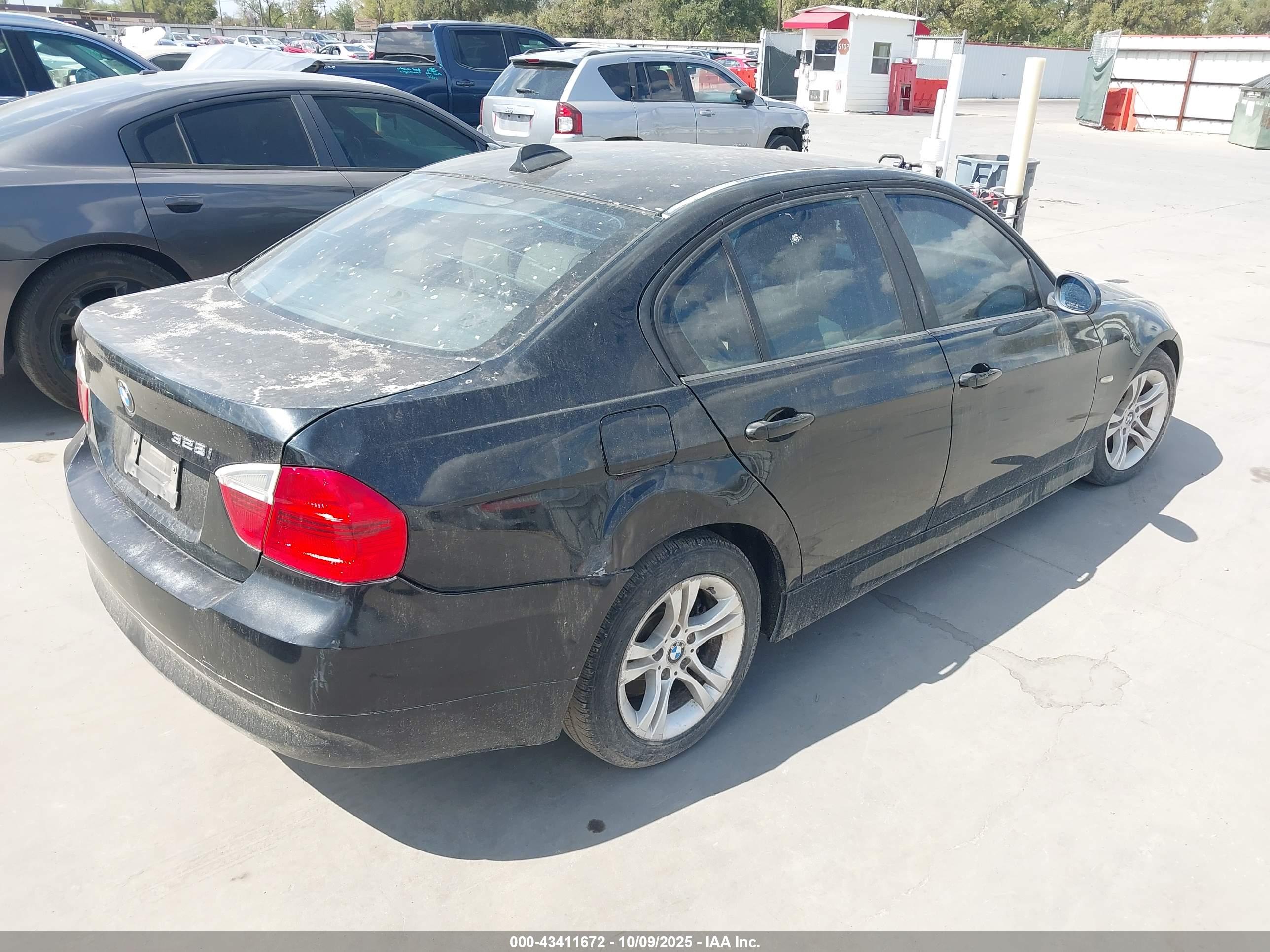 BMW 328I image 4