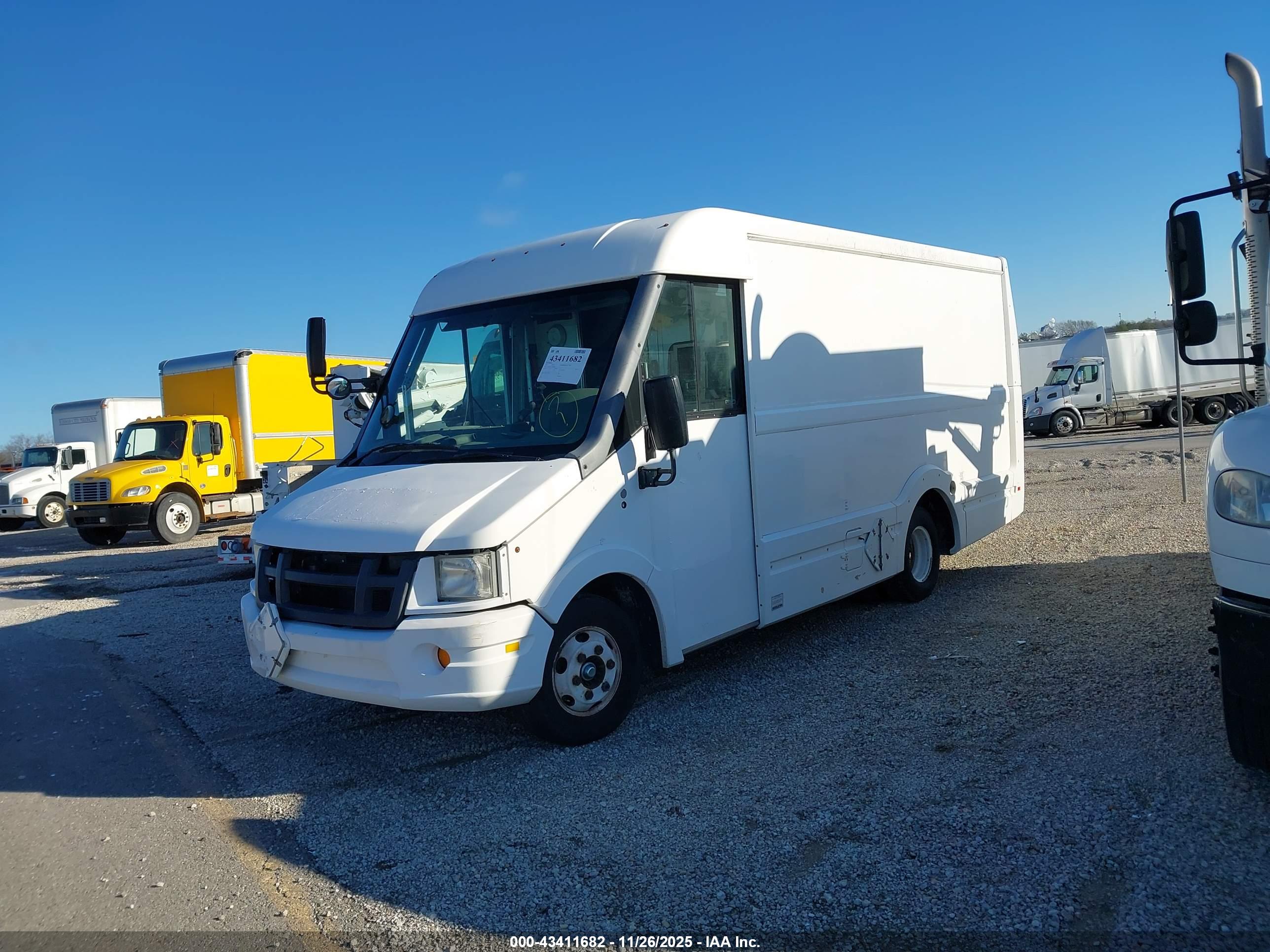 ISUZU COMMERCIAL image 2