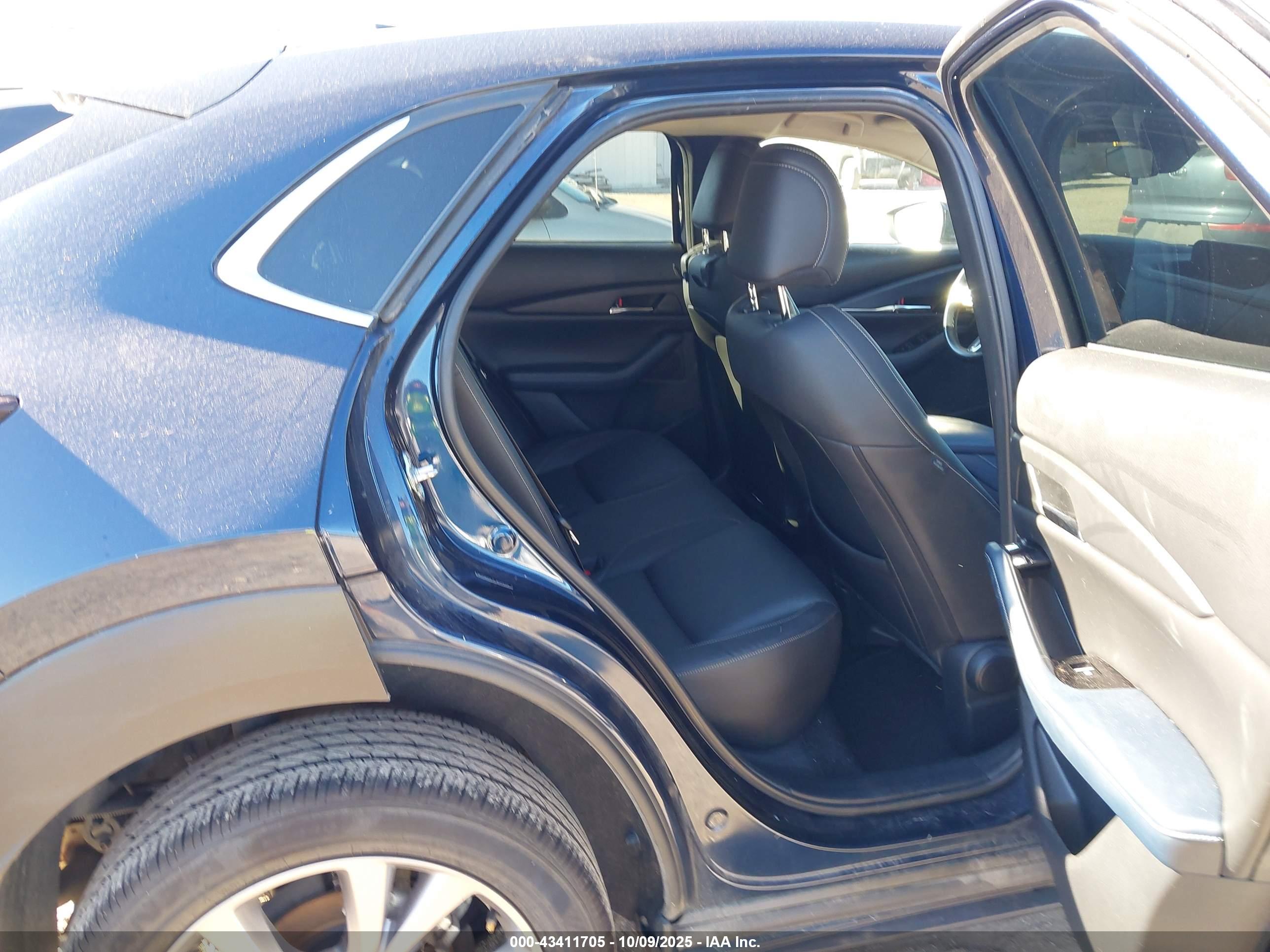 MAZDA CX-30 image 8