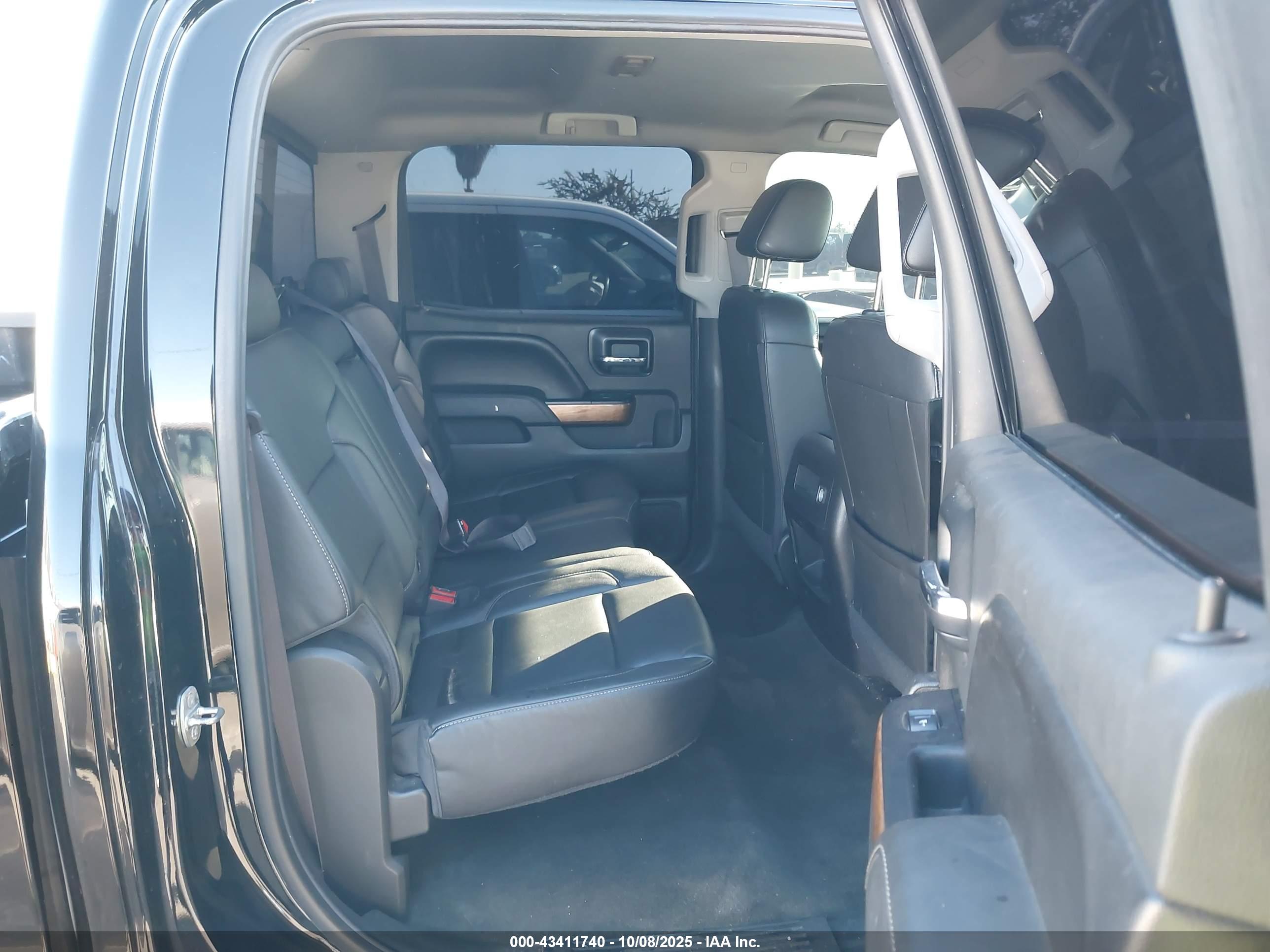 CHEVROLET SILVERADO image 8