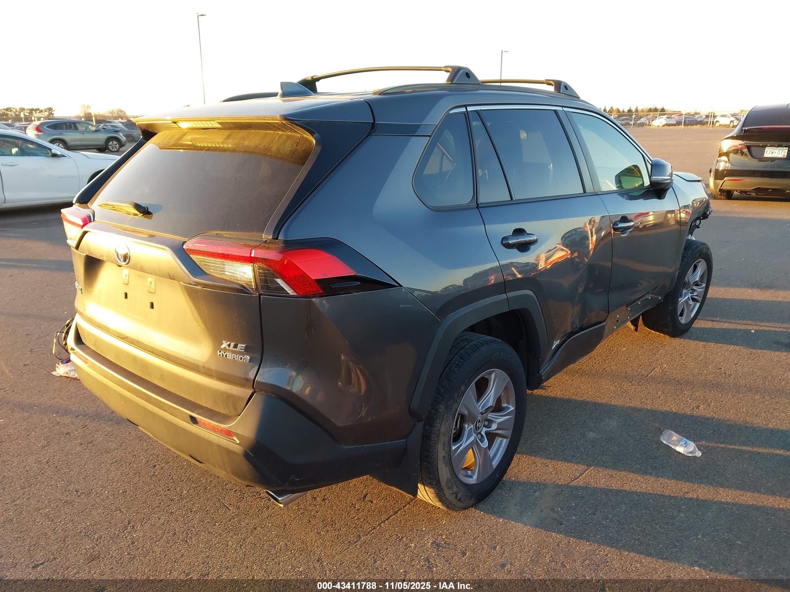 TOYOTA RAV4 image 4
