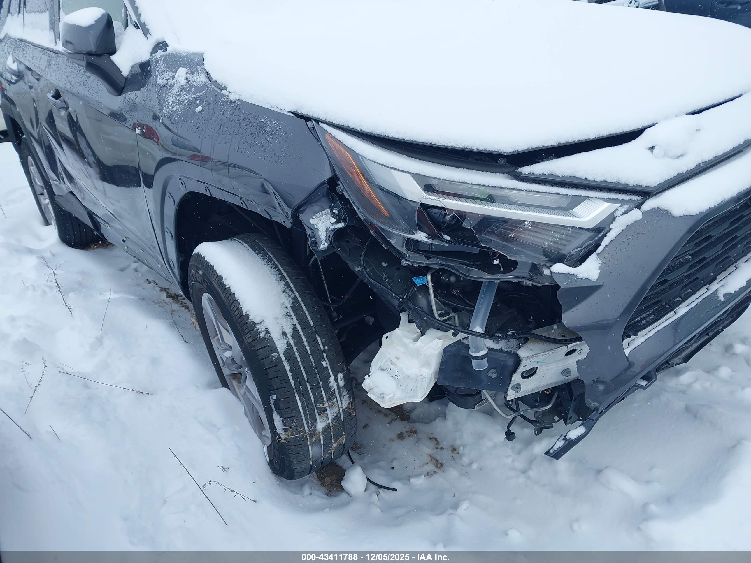 TOYOTA RAV4 image 6