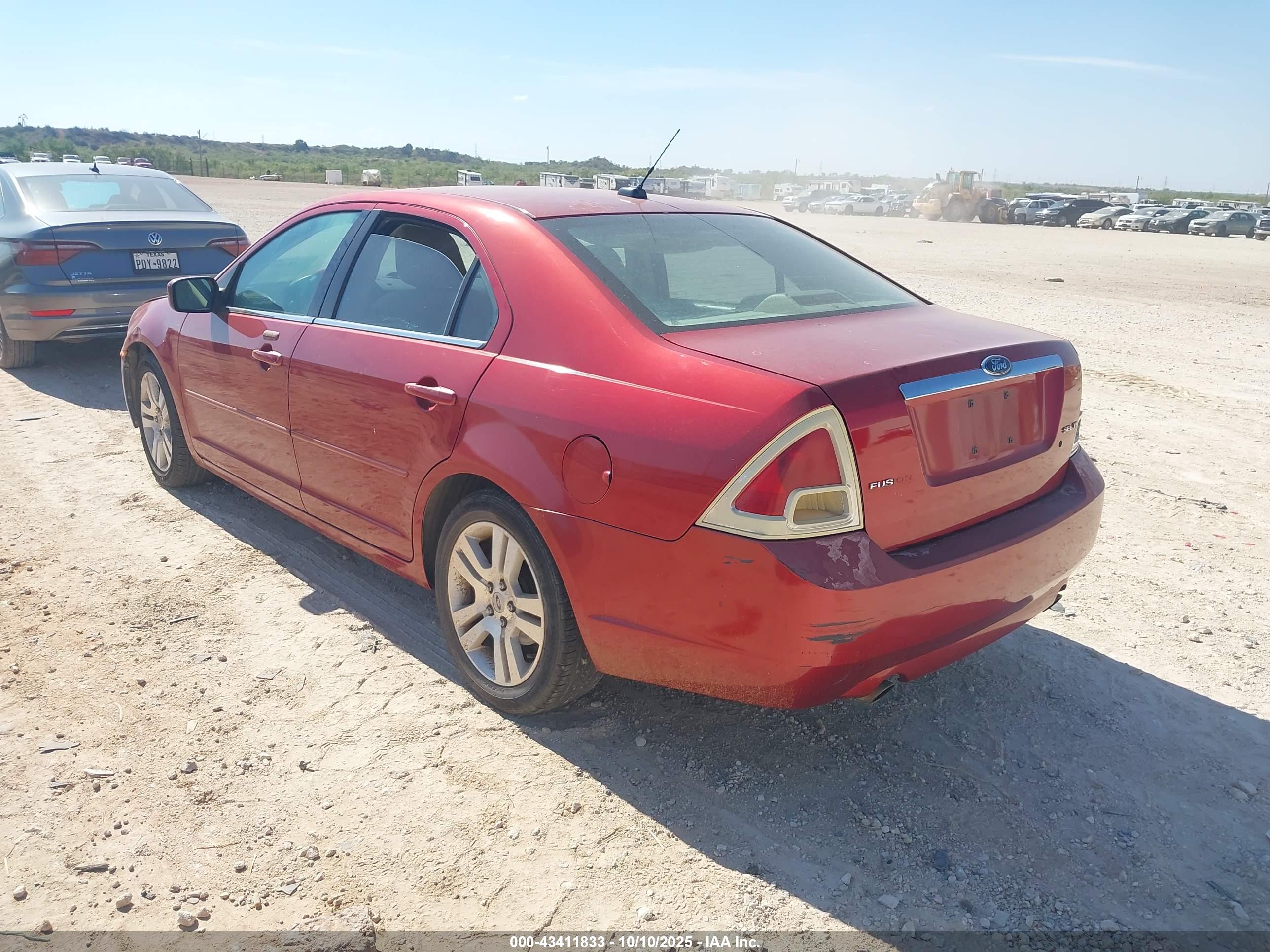 FORD FUSION image 3