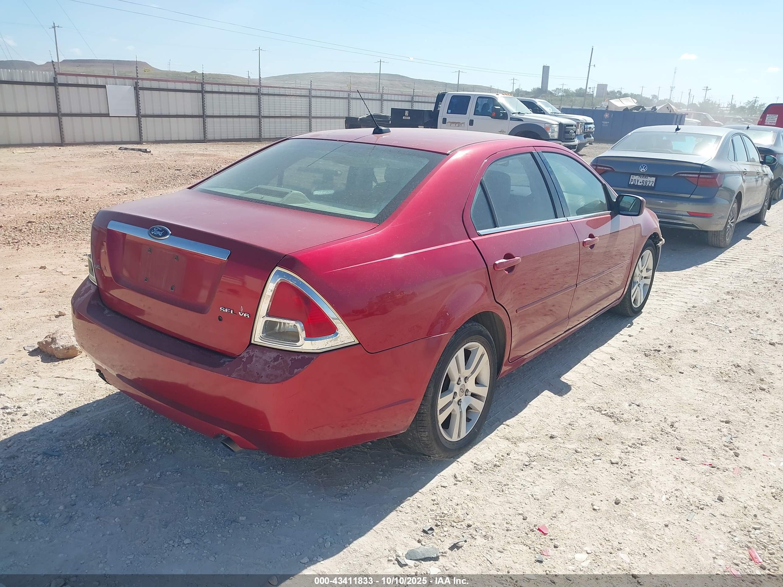 FORD FUSION image 4