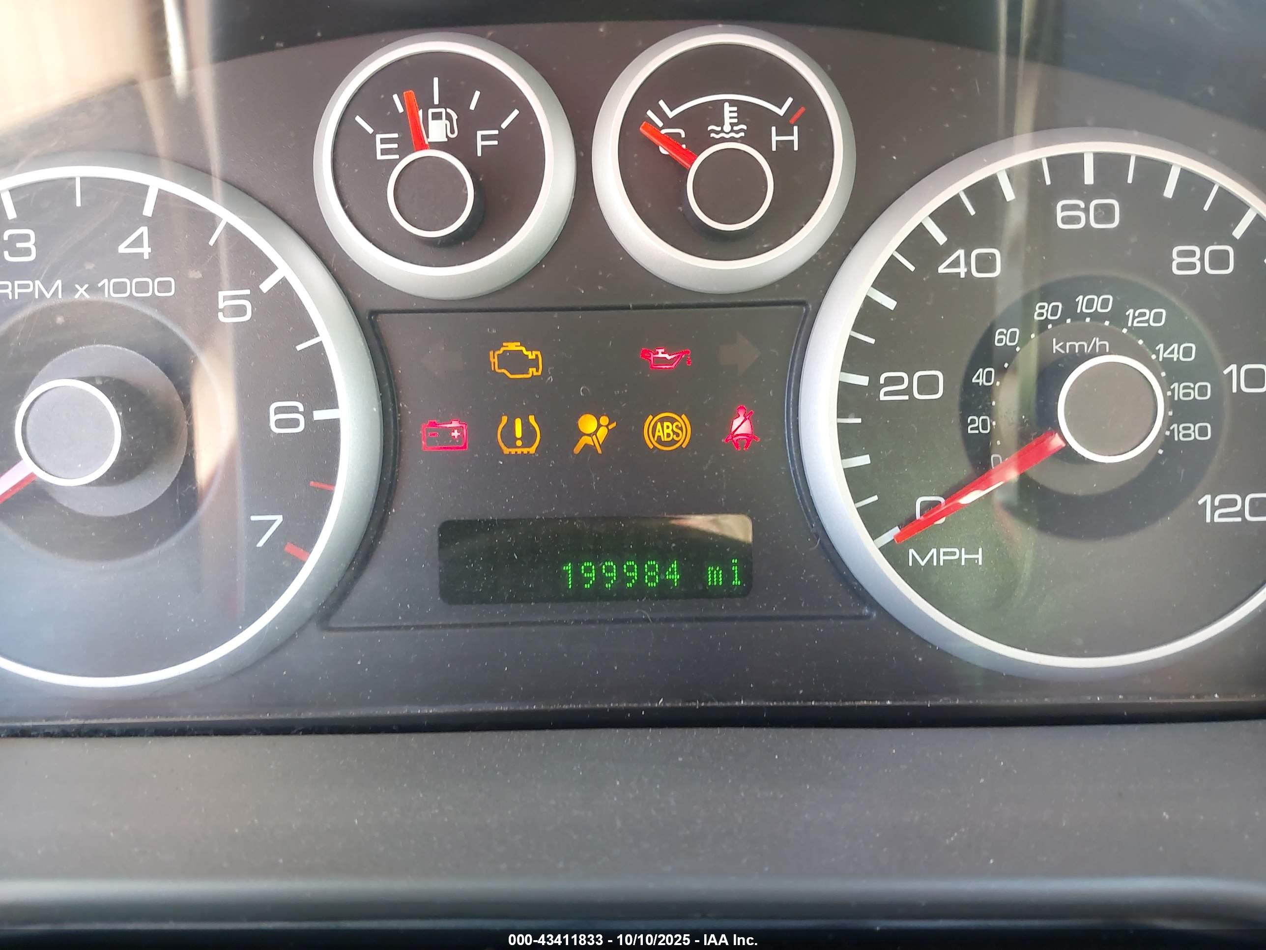 FORD FUSION image 7