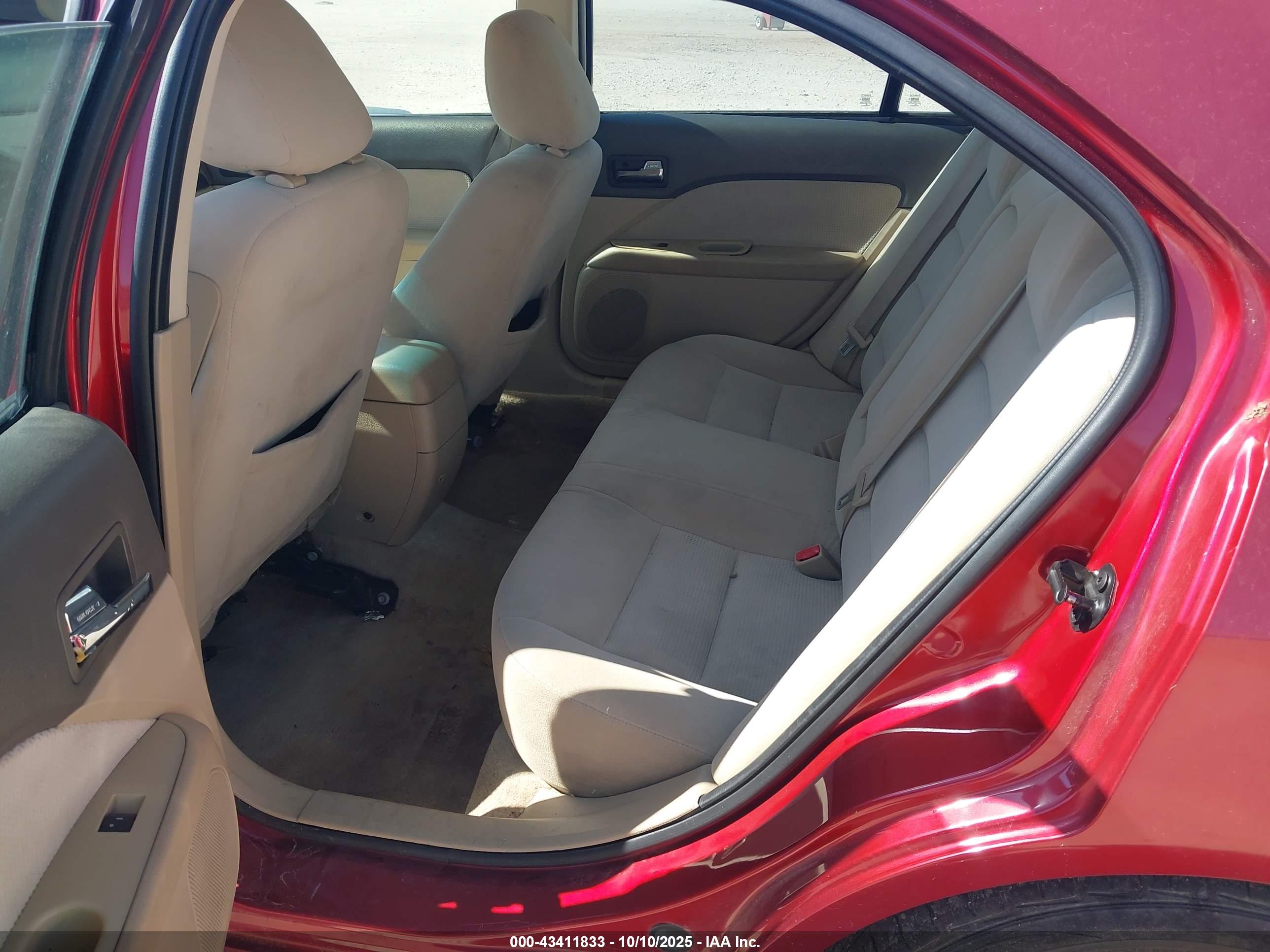 FORD FUSION image 8