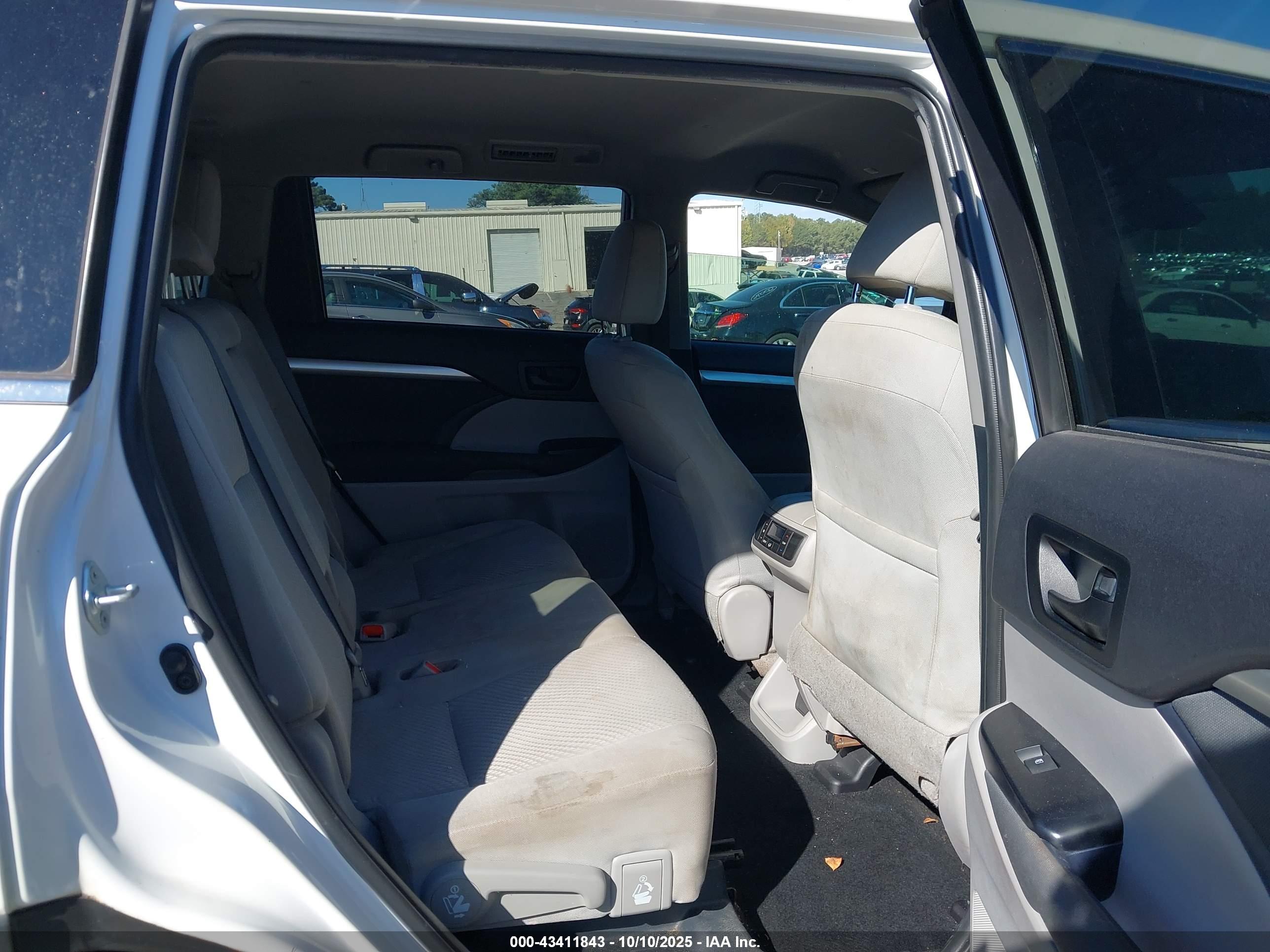 TOYOTA HIGHLANDER image 8