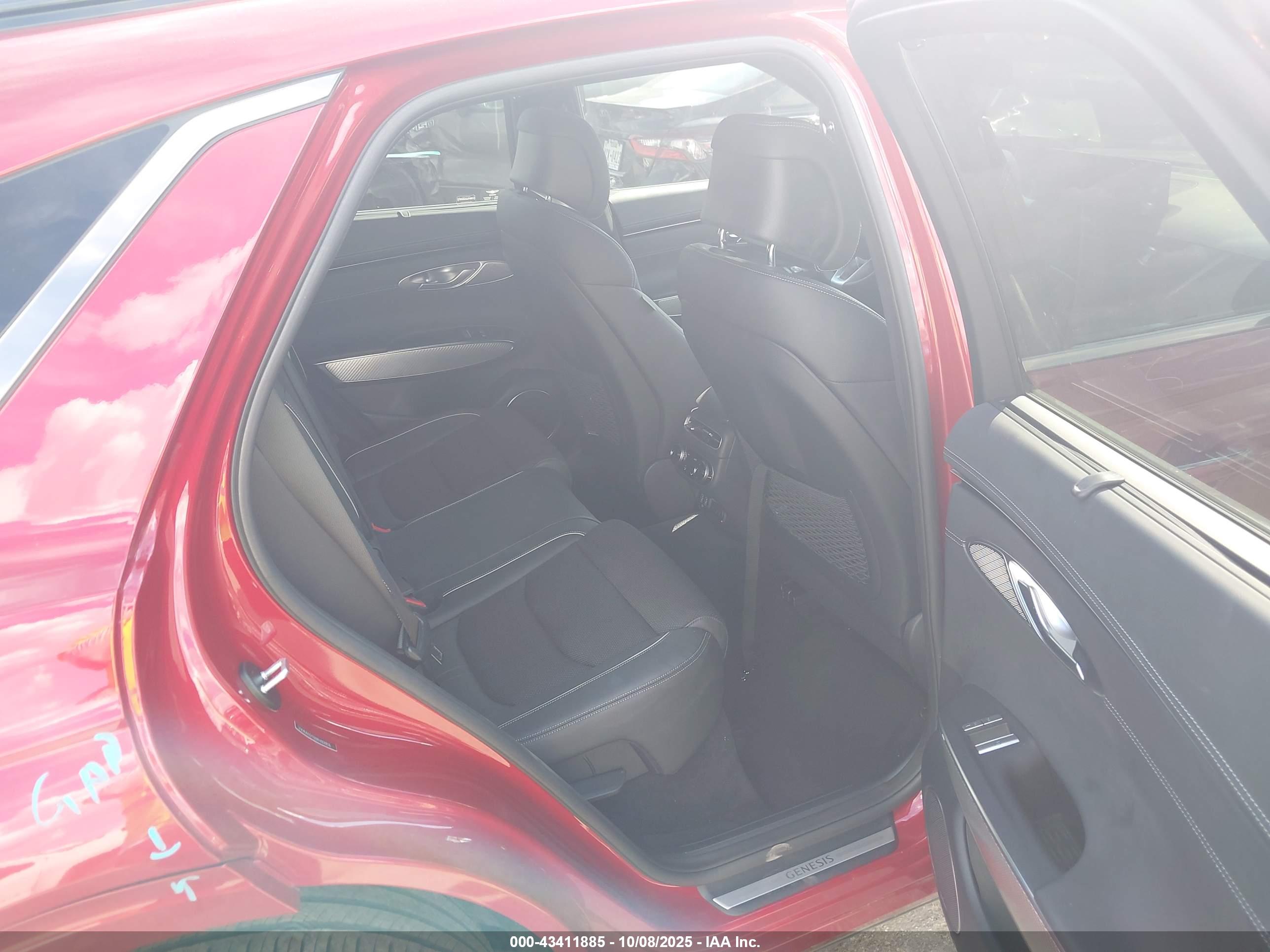 GENESIS GV70 image 8