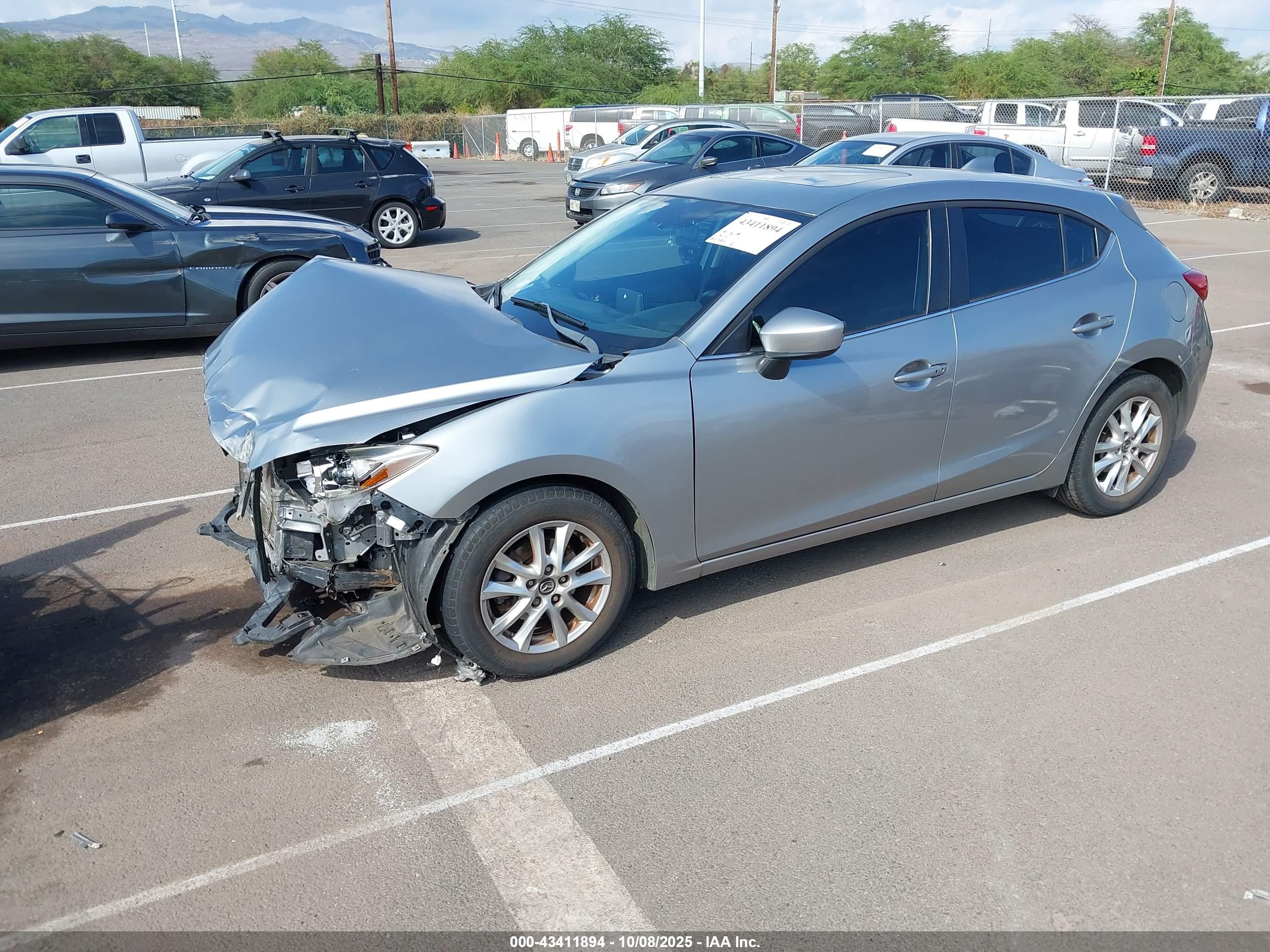 MAZDA MAZDA3 image 2