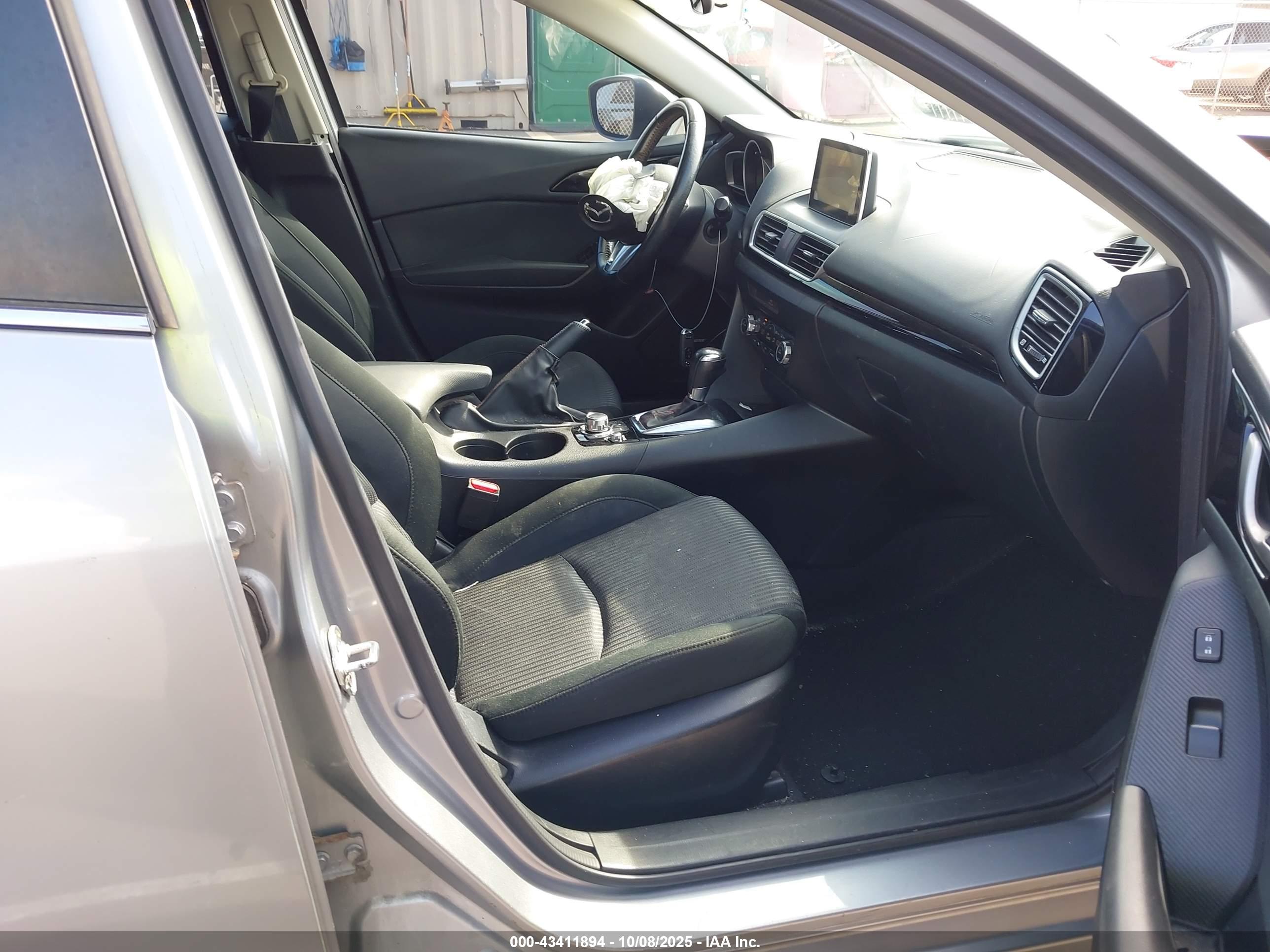 MAZDA MAZDA3 image 5
