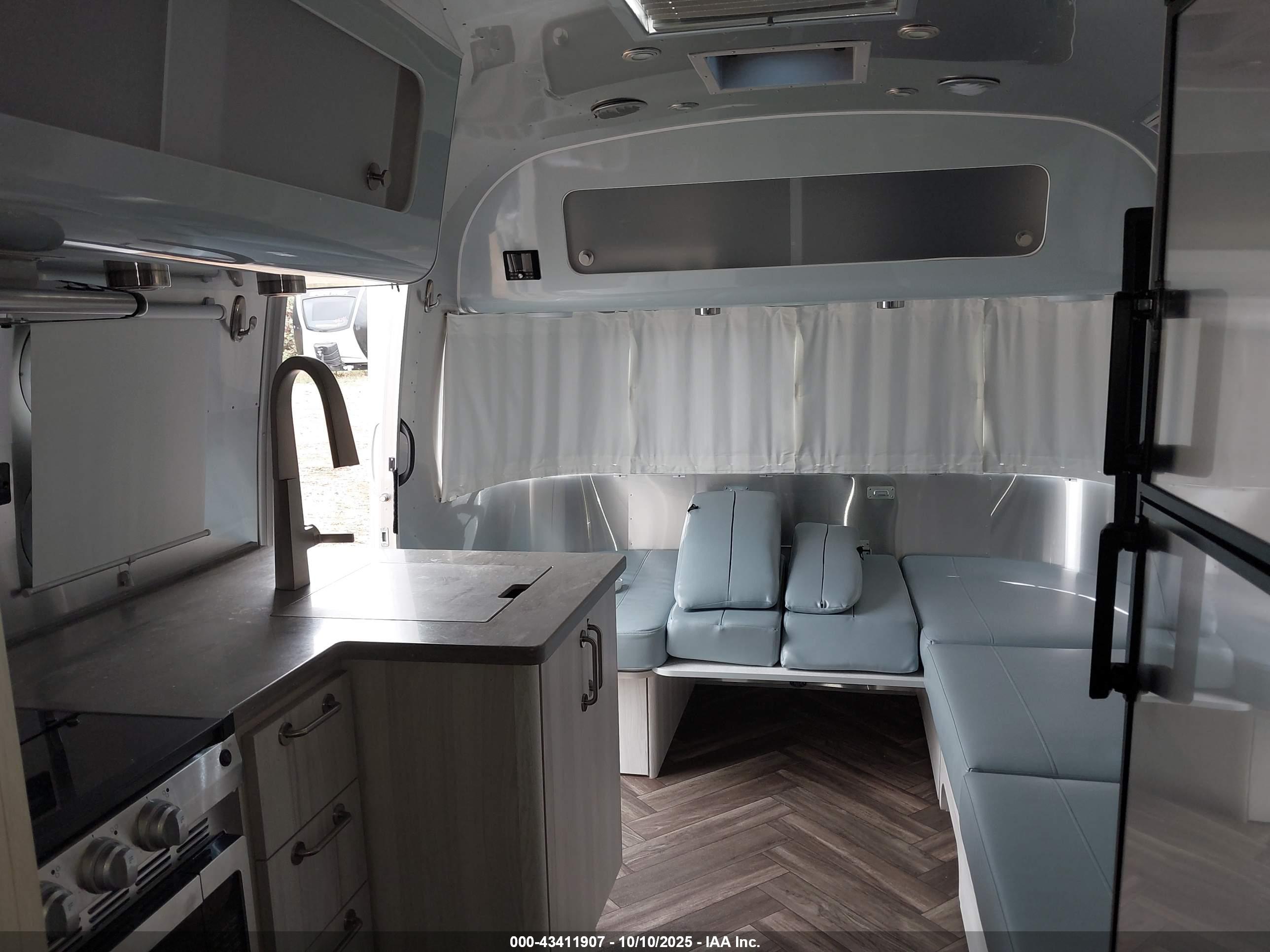 AIRSTREAM 25 image 5