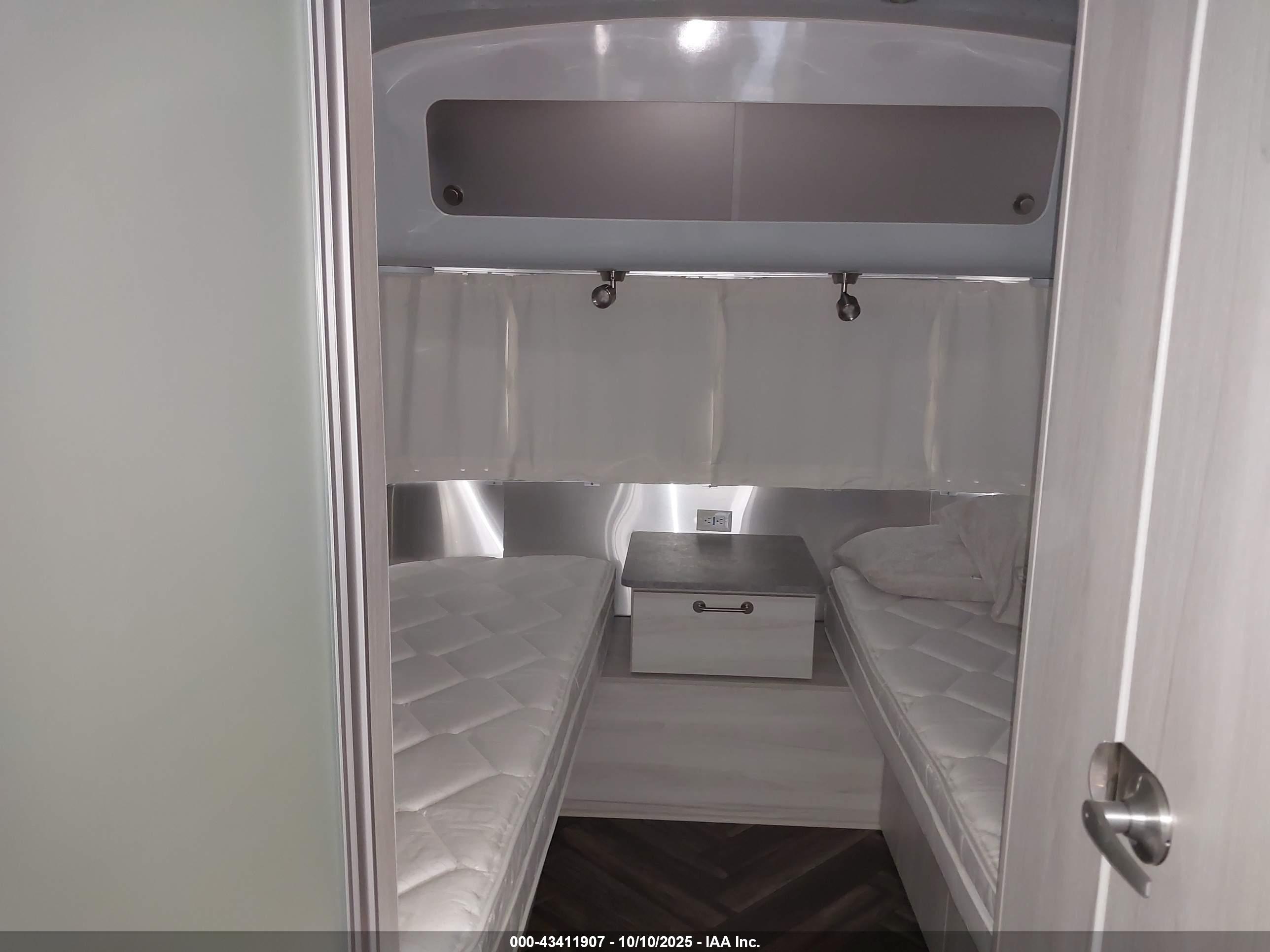 AIRSTREAM 25 image 8