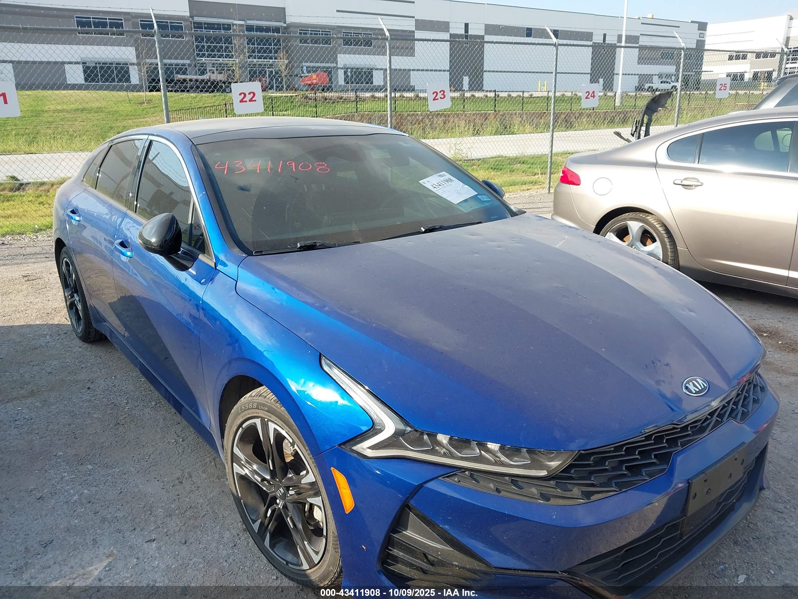 KIA K5 image 6