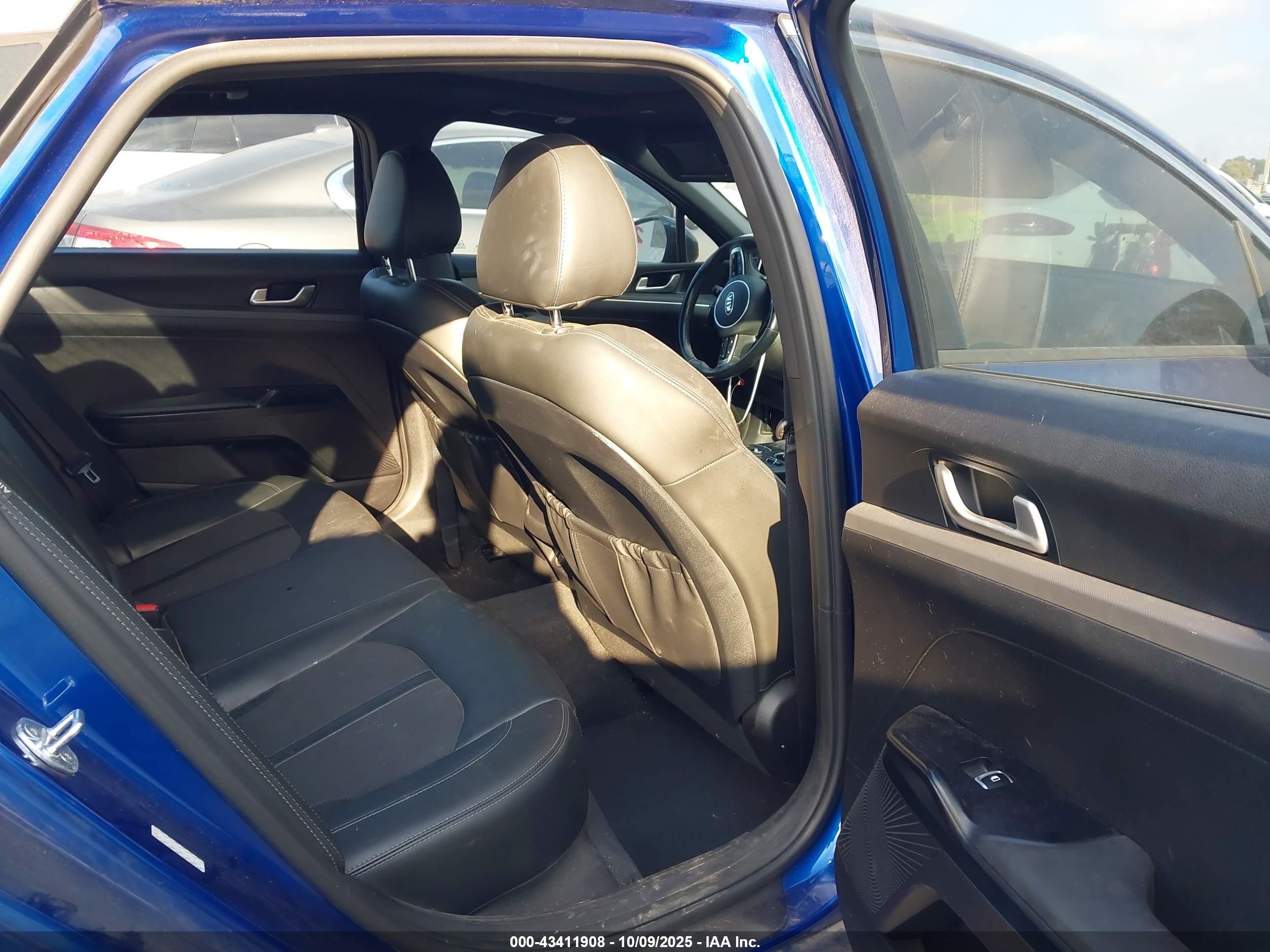 KIA K5 image 8