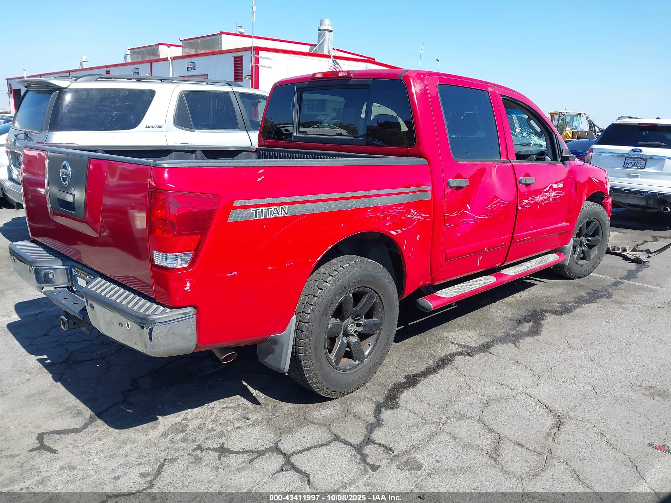 NISSAN TITAN image 4