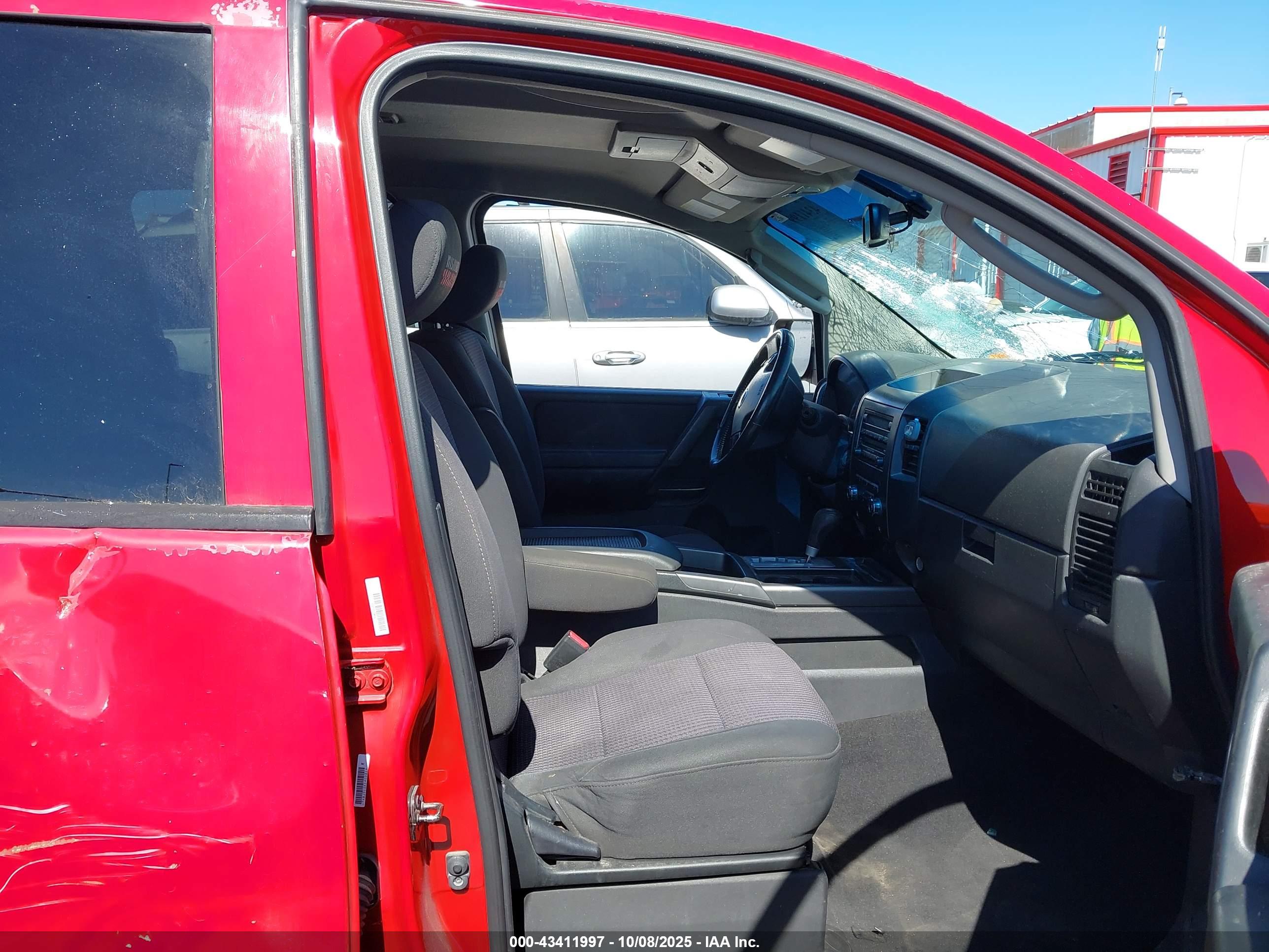 NISSAN TITAN image 5
