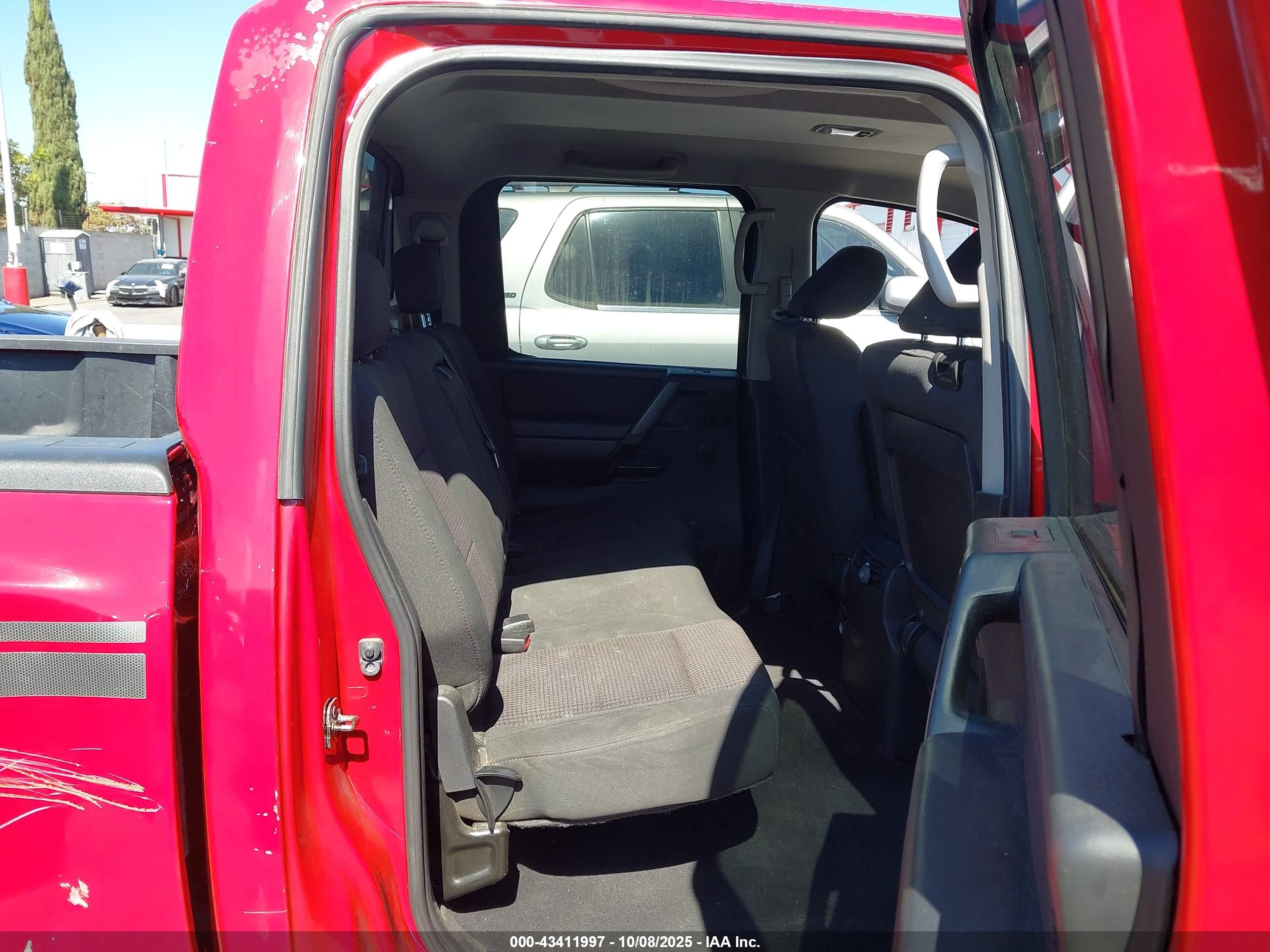 NISSAN TITAN image 8