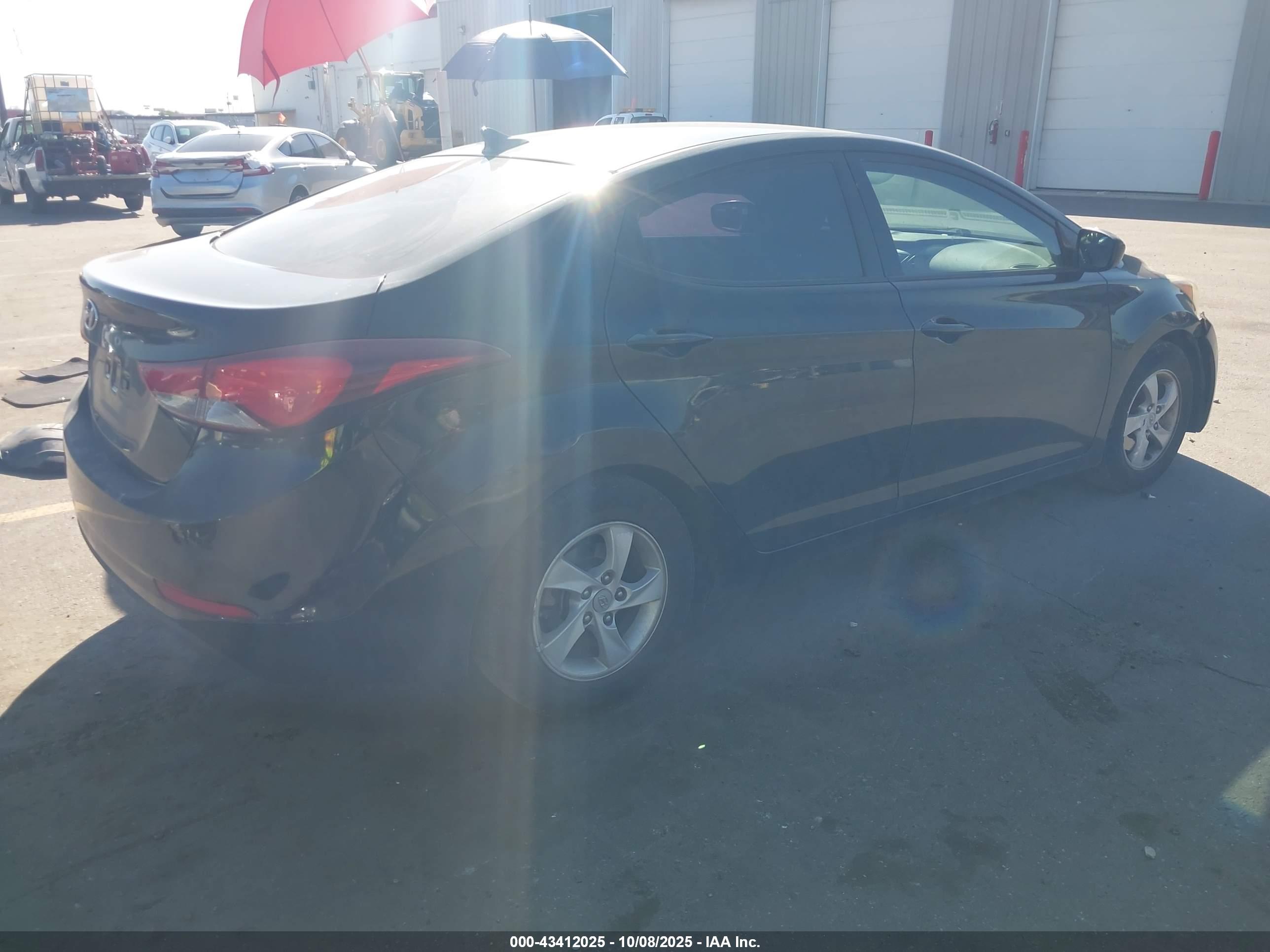HYUNDAI ELANTRA image 4