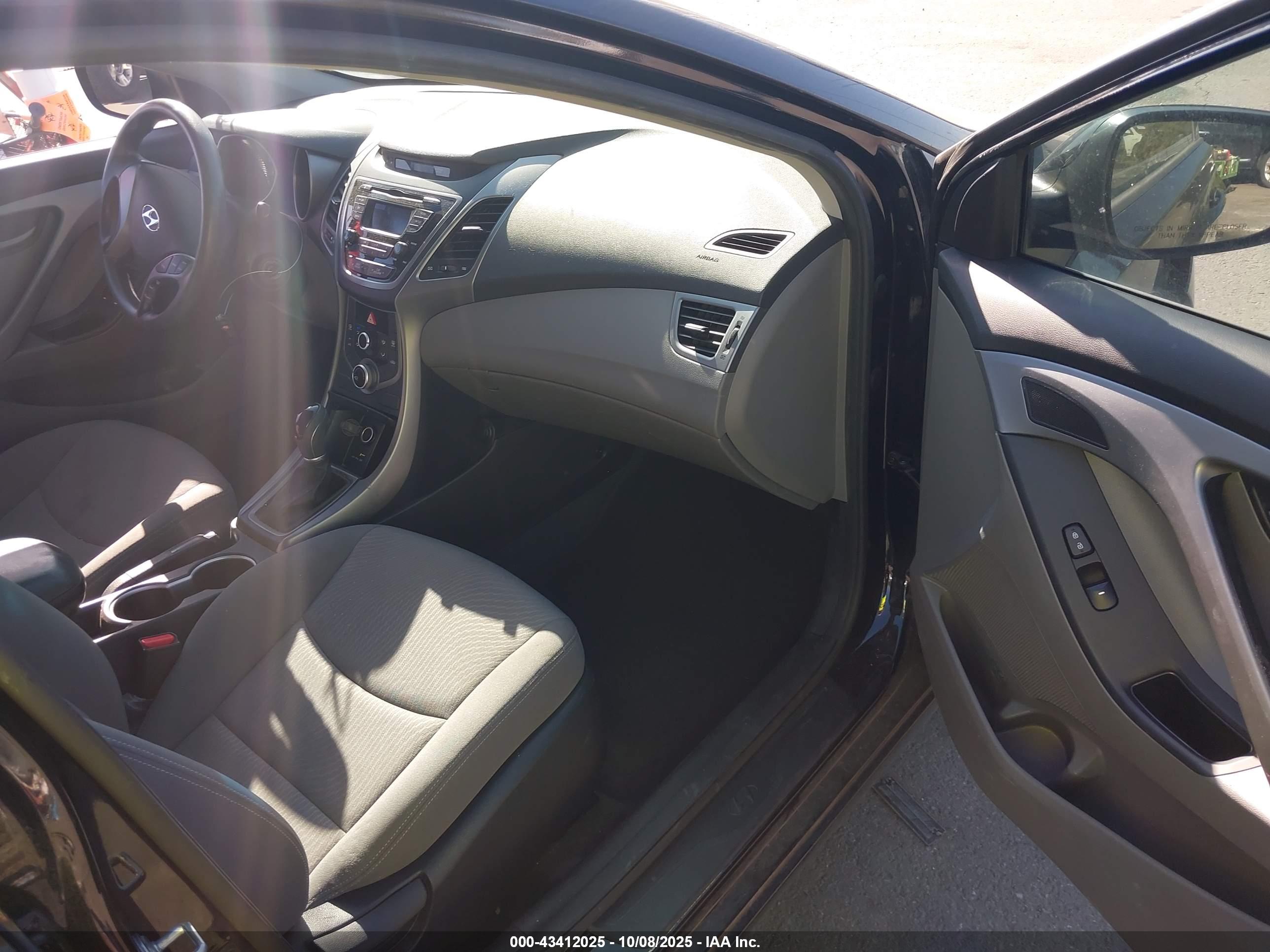 HYUNDAI ELANTRA image 5