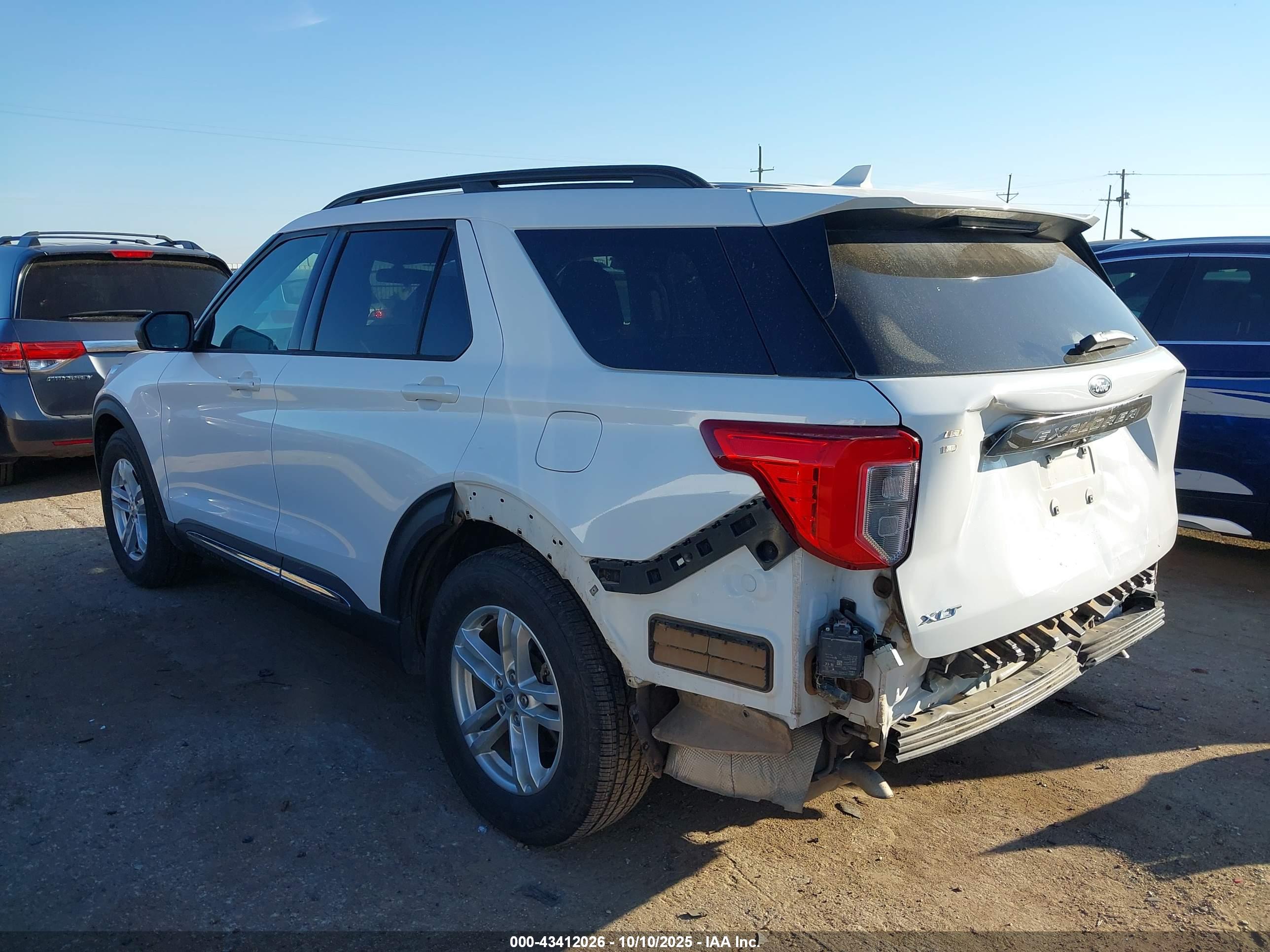 FORD EXPLORER image 3